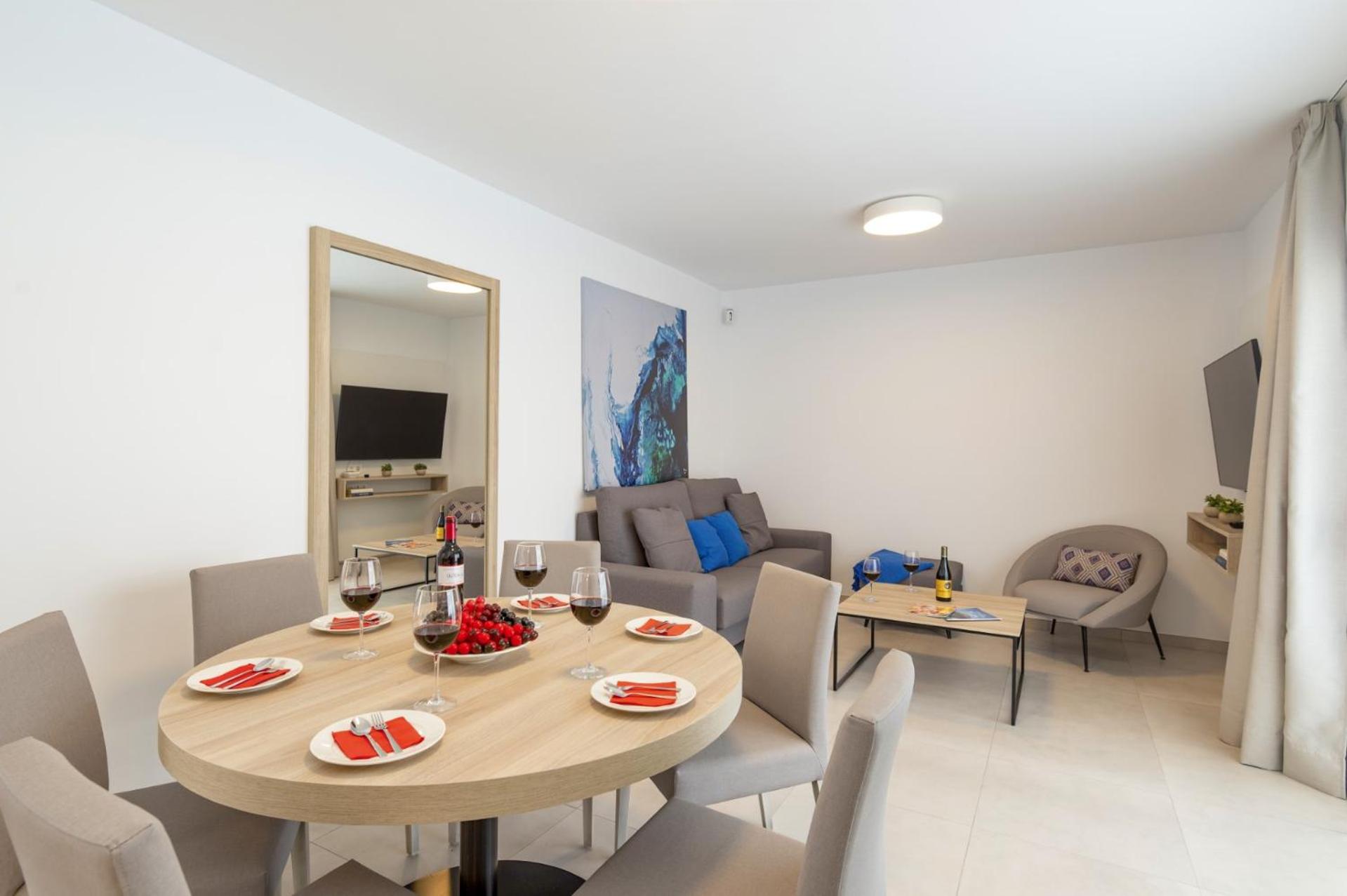 Villa Acomari by Villa Plus
