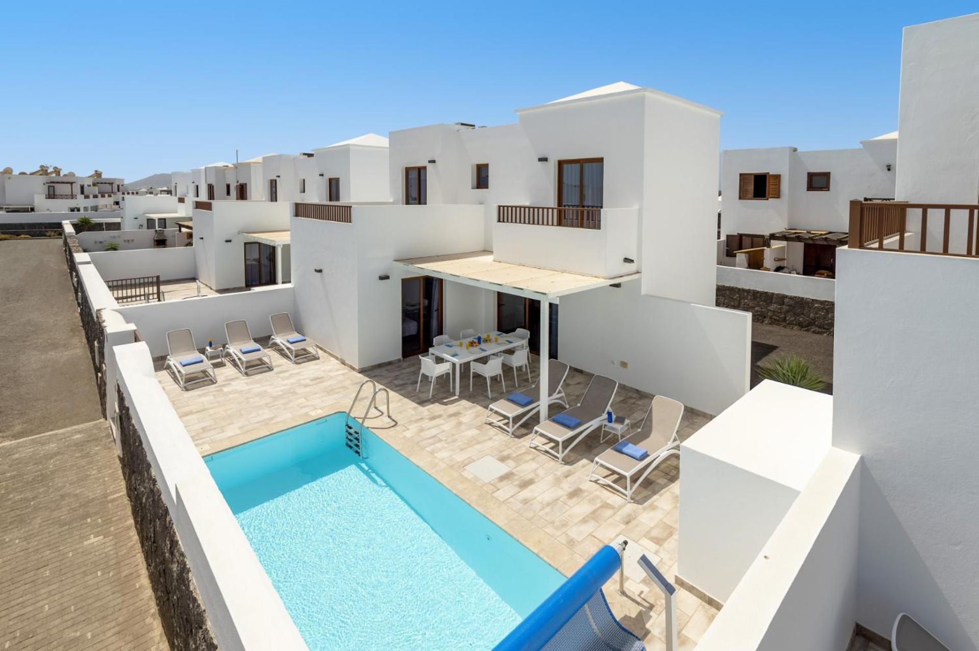 Villa Acomari by Villa Plus