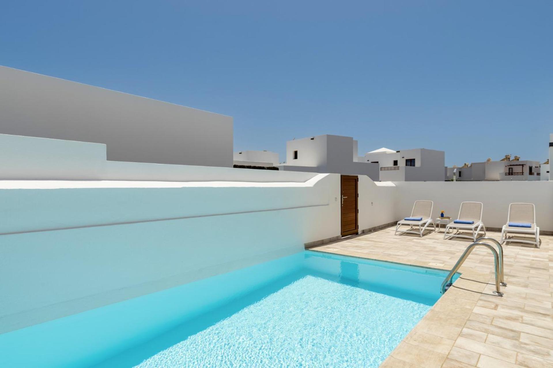 Villa Acomari by Villa Plus