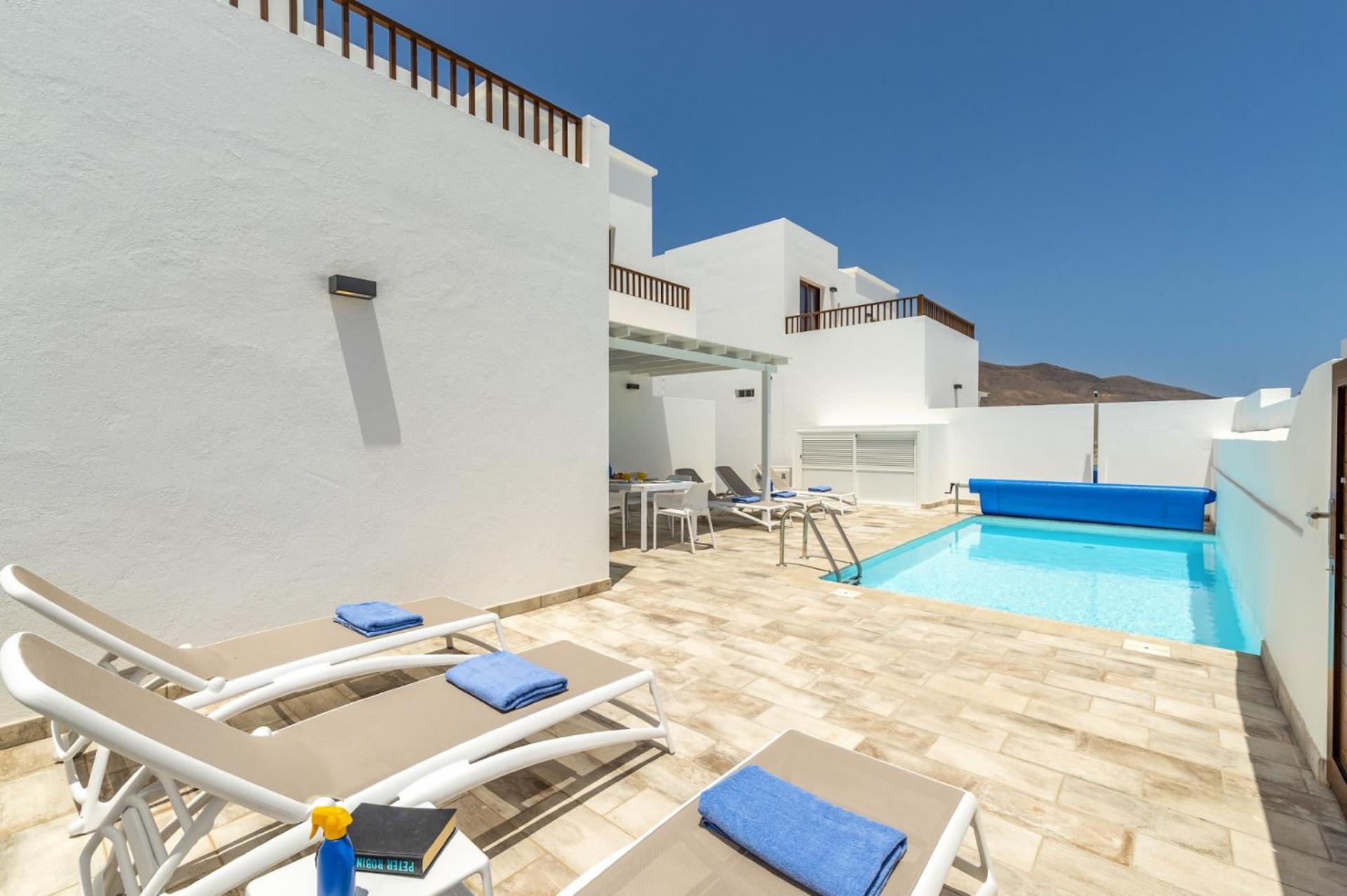 Villa Acomari by Villa Plus