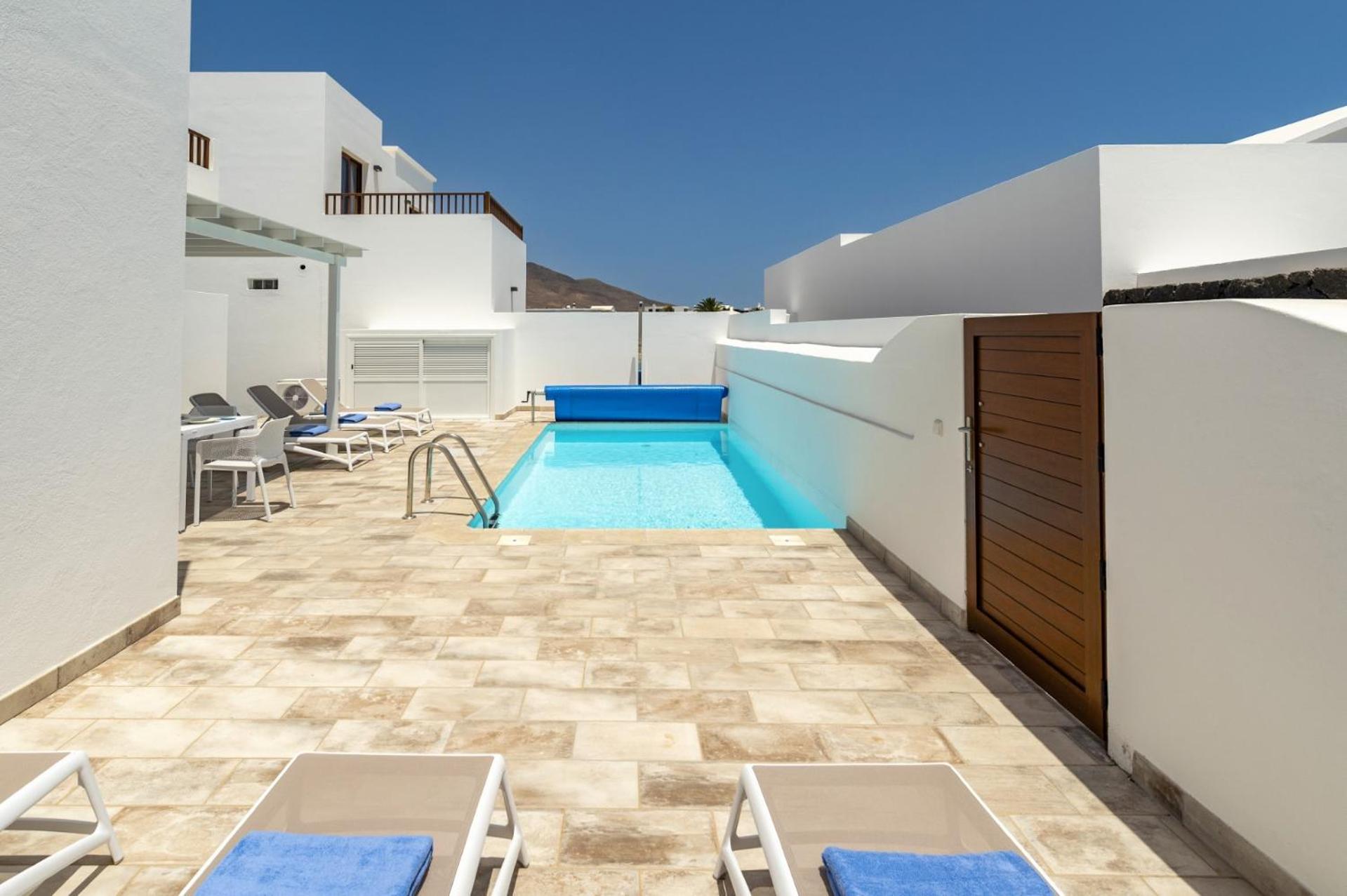 Villa Acomari by Villa Plus