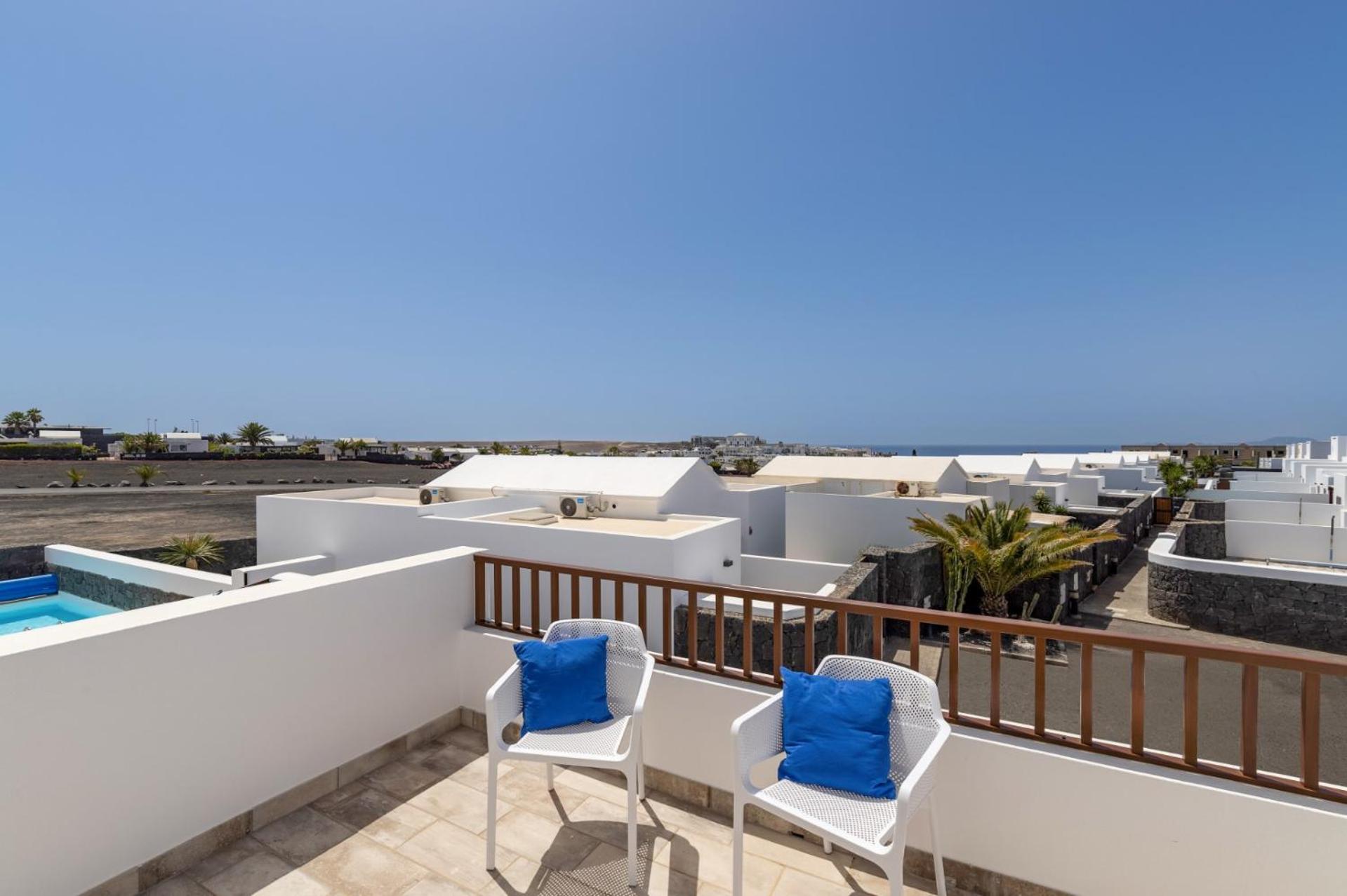 Villa Acomari by Villa Plus