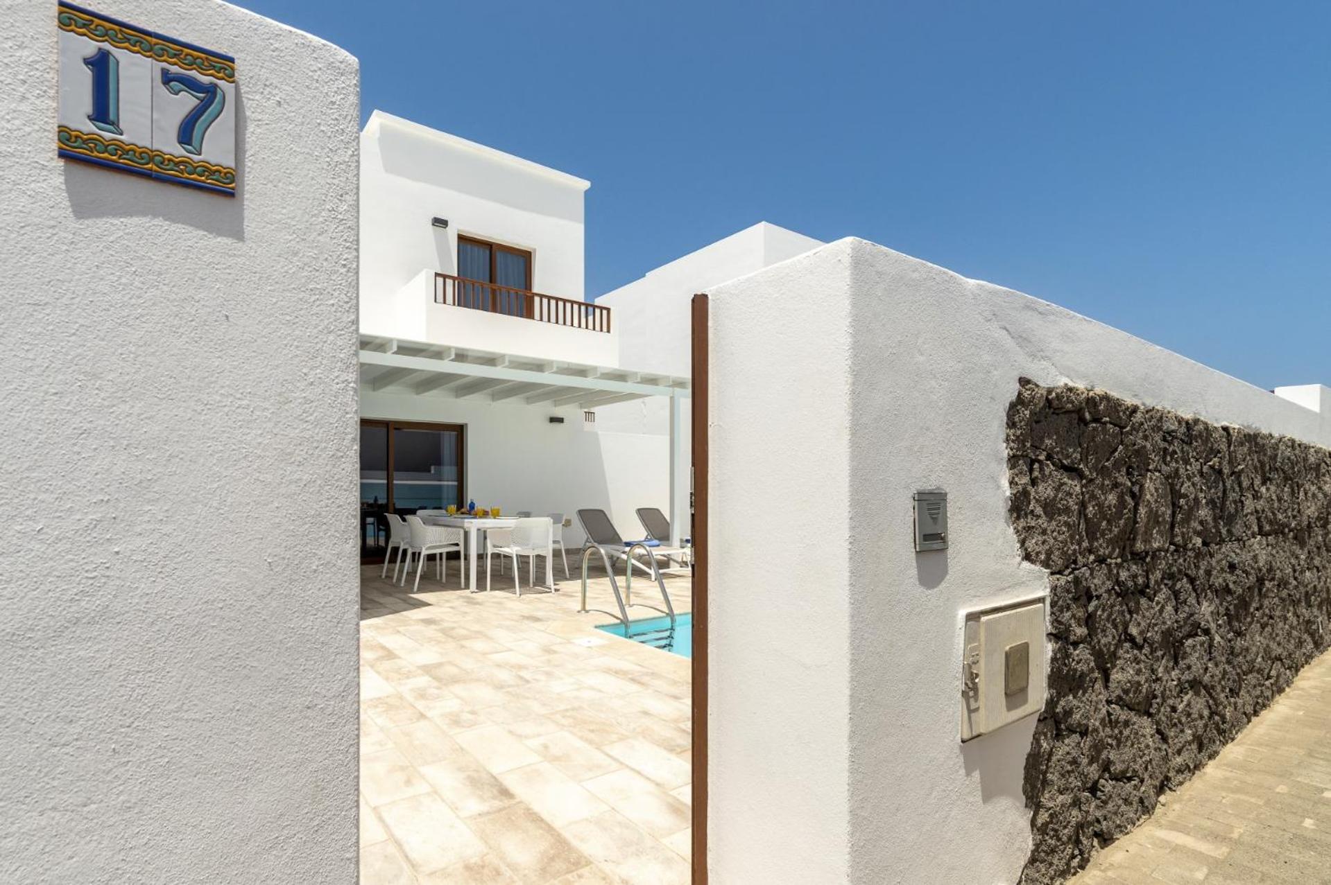 Villa Acomari by Villa Plus