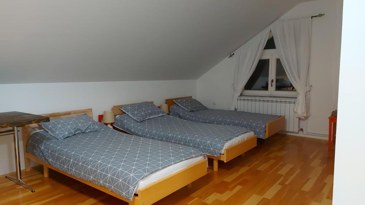 Idealna kuća za odmor, Pale