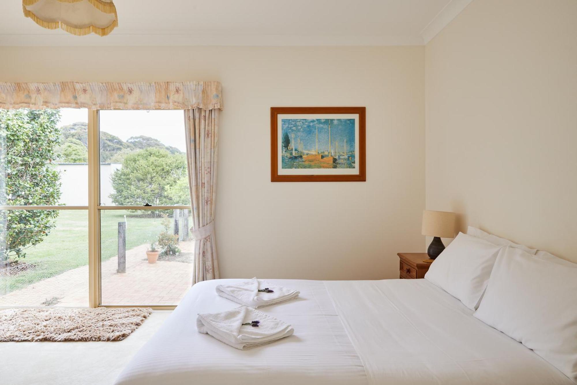 Mystery Bay Cottages