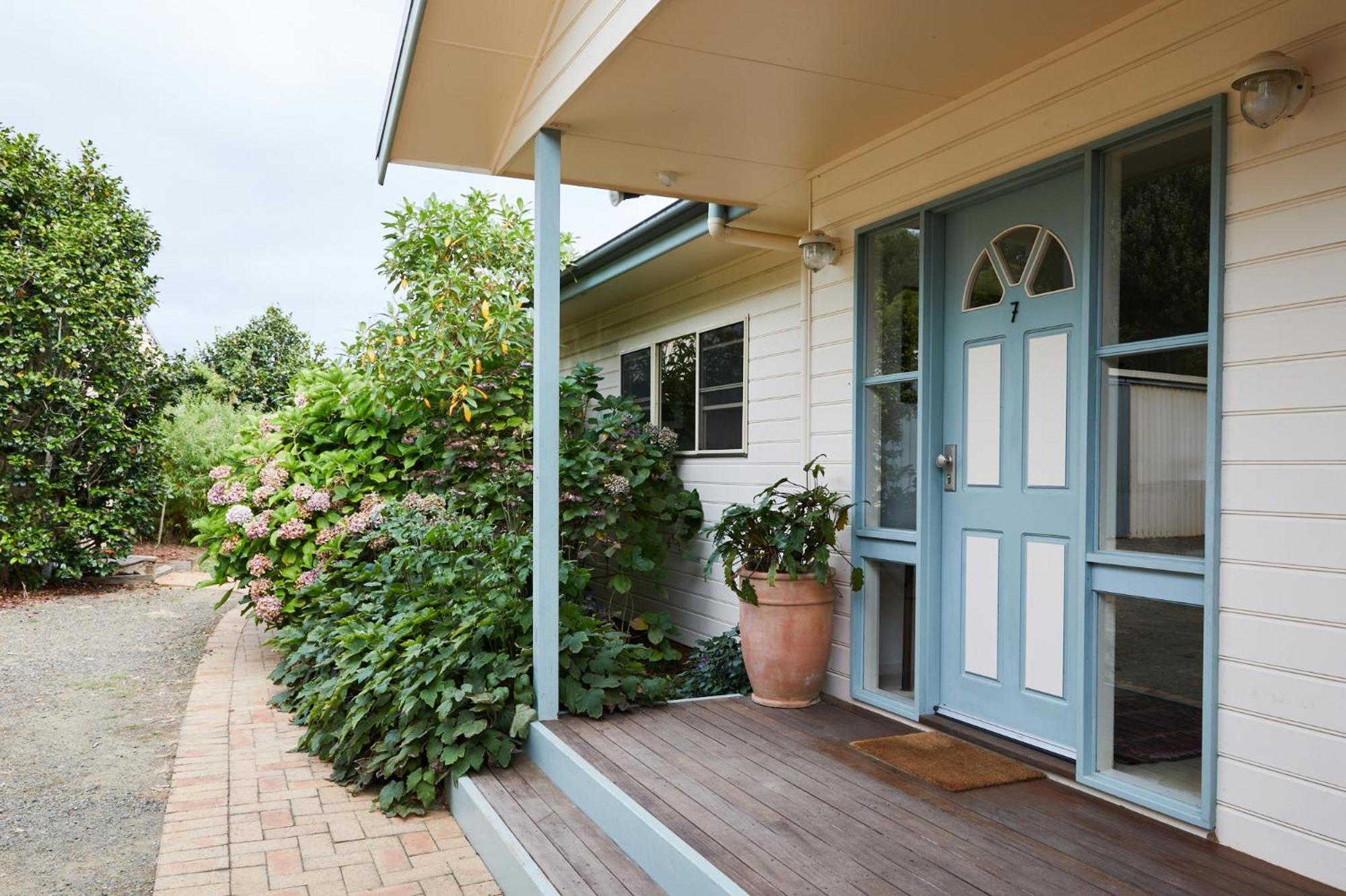 Mystery Bay Cottages