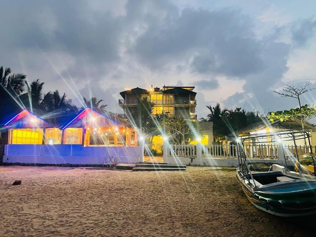 Hotel Resort Maya Beach - Image 1