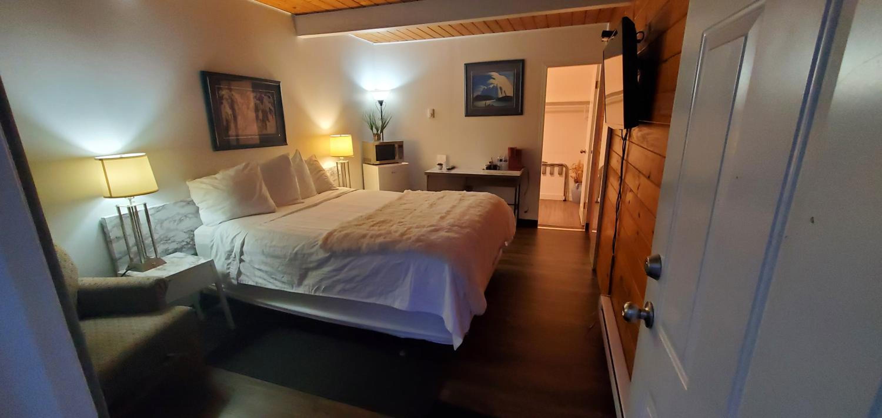 Pines Motel