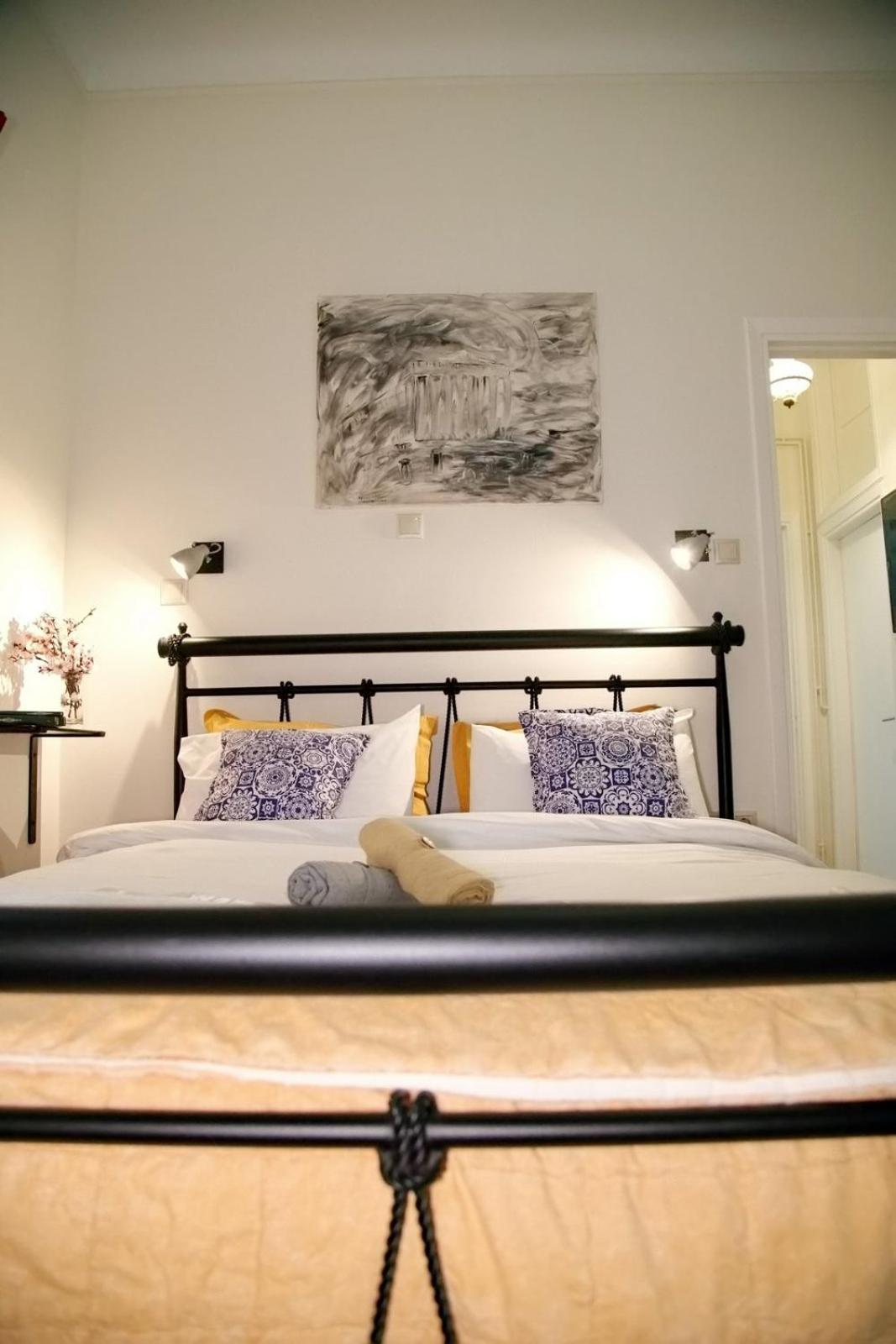 Aroura Homes Garden House 2BR 2BA Free Parking