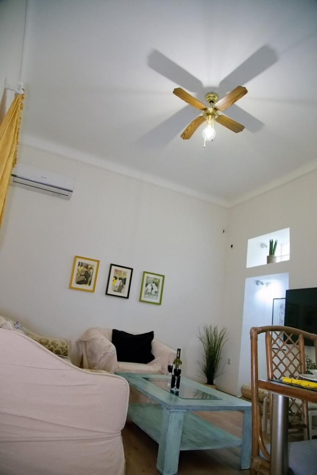 Aroura Homes Garden House 2BR 2BA Free Parking