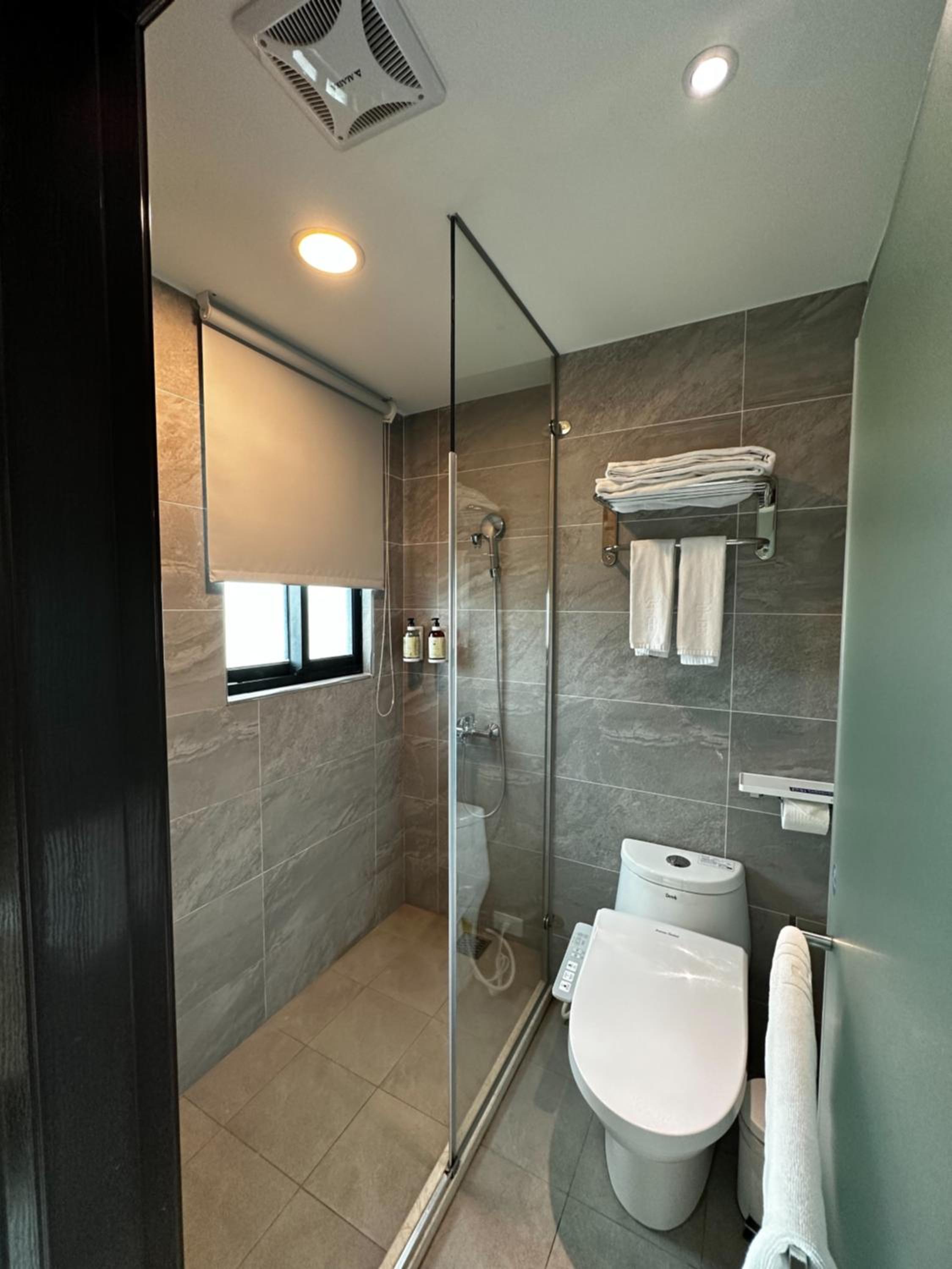 E Hotel view 4