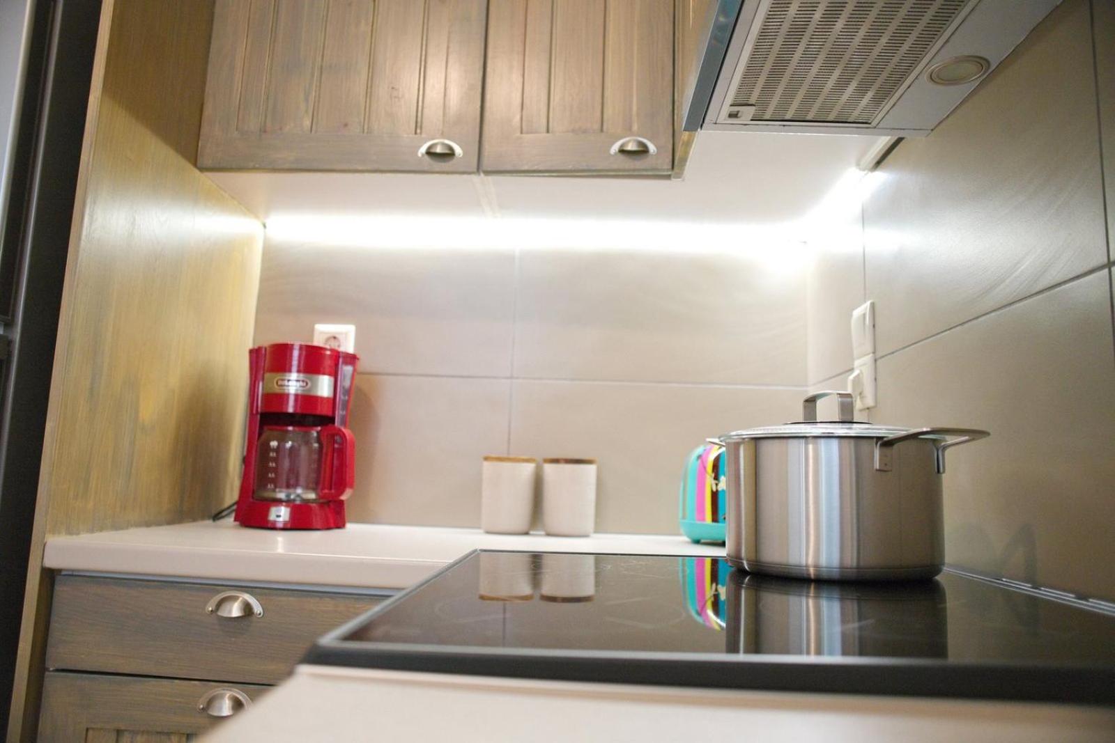 Aroura Homes Garden House 2BR 2BA Free Parking