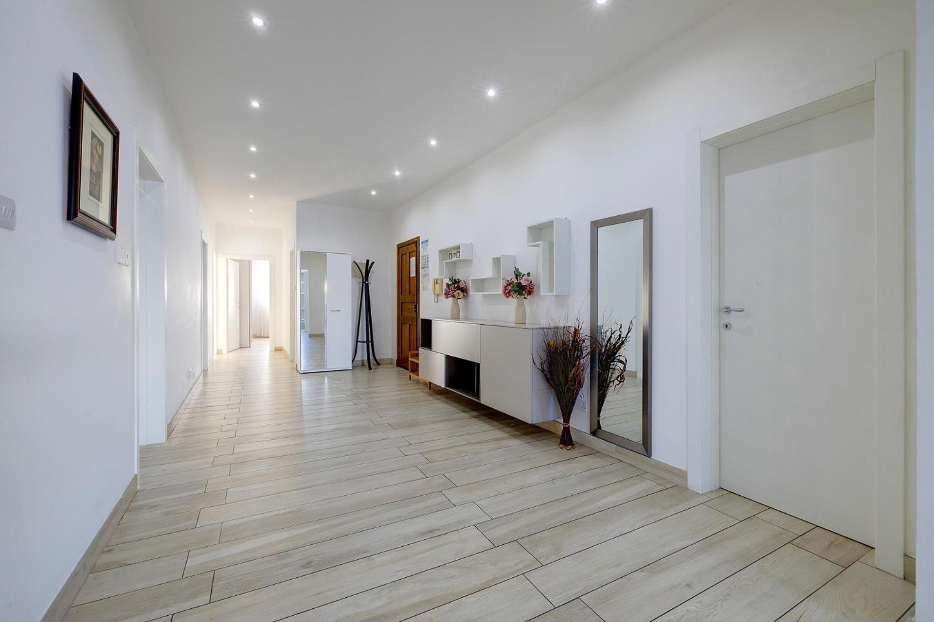 Stylish 3 Bedroom Holiday Apartment in St Julians photo 2