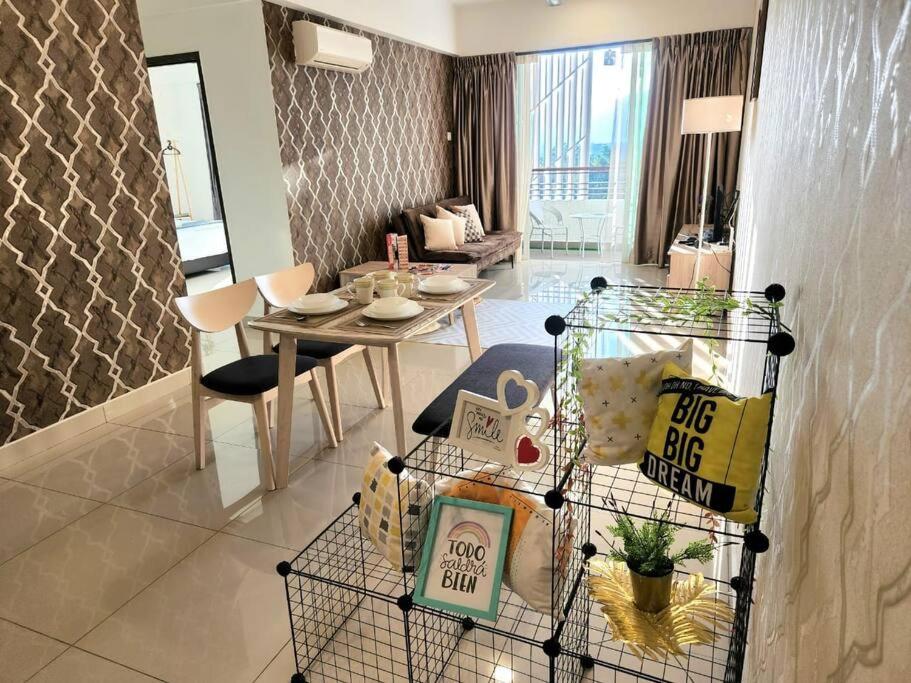 IPOH CITY CENTRE Majestic10 Homestay Pool View 3 mins Walking to Famous Food Places & 15mins to Old Town Ipoh by Happy Homestay photo 6