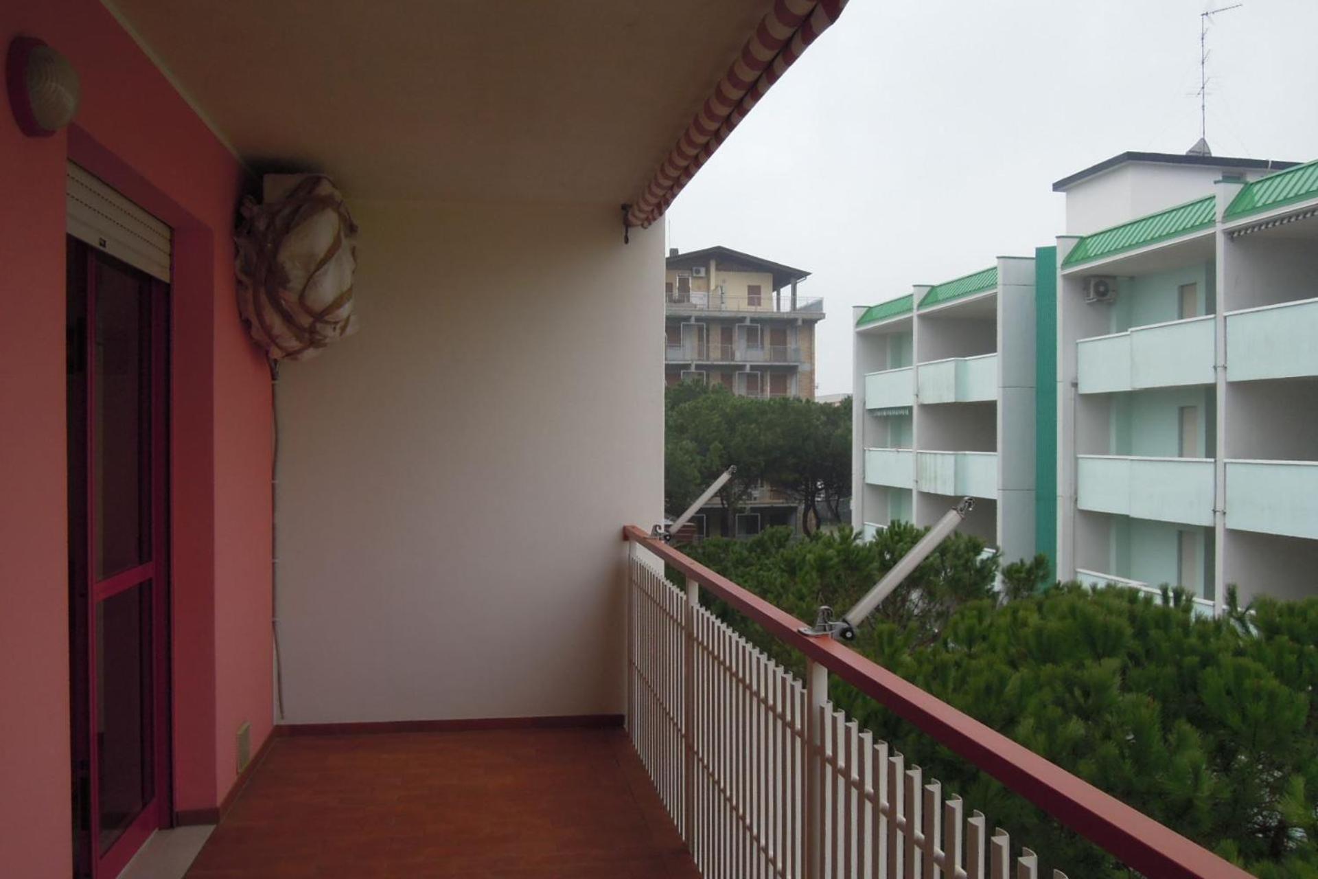 Modern flat for 6 guests with swimming pool view 3