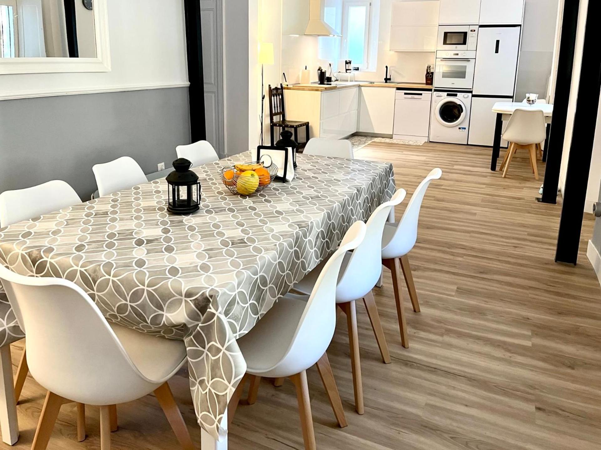 Casa Vizcaya, Casa rural para grupos de hasta 20 personas en Lanestosa, ideal para reuniones y celebraciones tranquilas