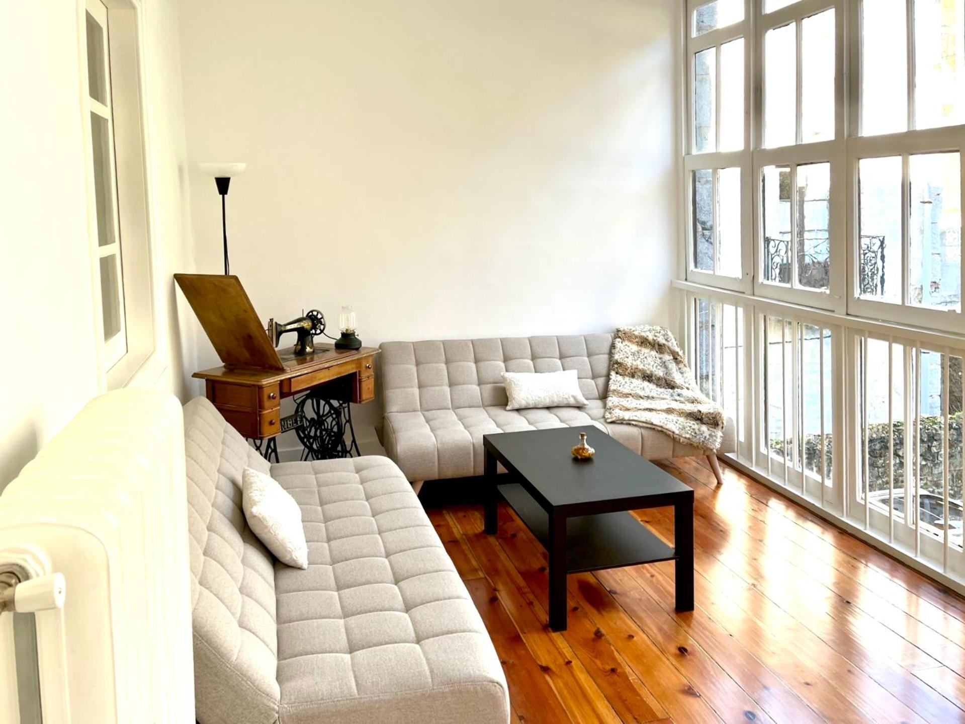 Casa Vizcaya, Casa rural para grupos de hasta 20 personas en Lanestosa, ideal para reuniones y celebraciones tranquilas