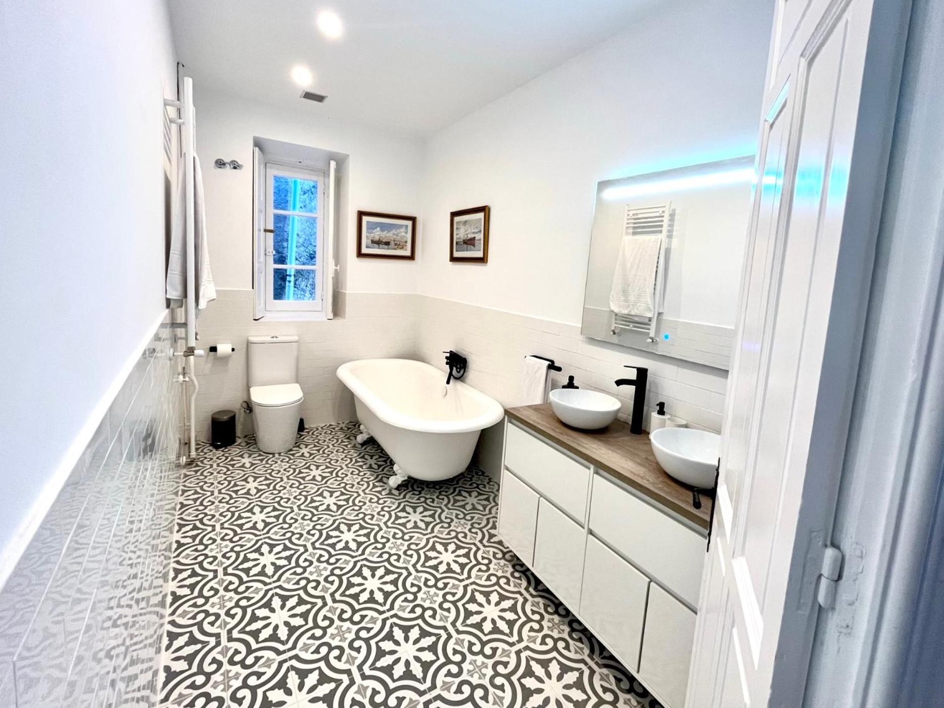 Casa Vizcaya, Casa rural para grupos de hasta 20 personas en Lanestosa, ideal para reuniones y celebraciones tranquilas