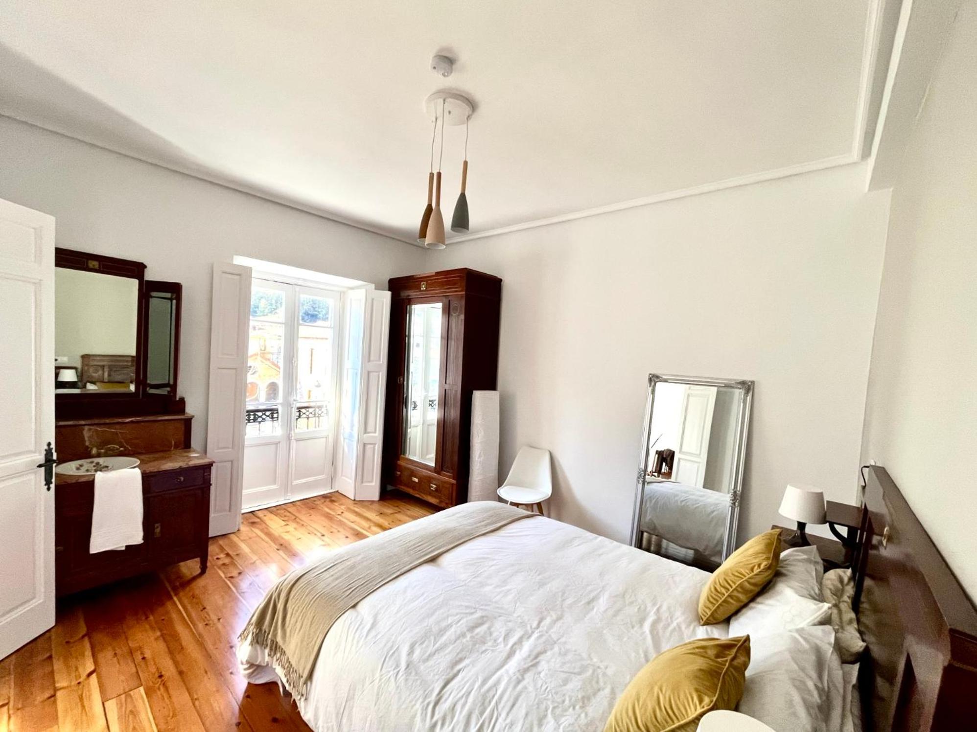 Casa Vizcaya, Casa rural para grupos de hasta 20 personas en Lanestosa, ideal para reuniones y celebraciones tranquilas