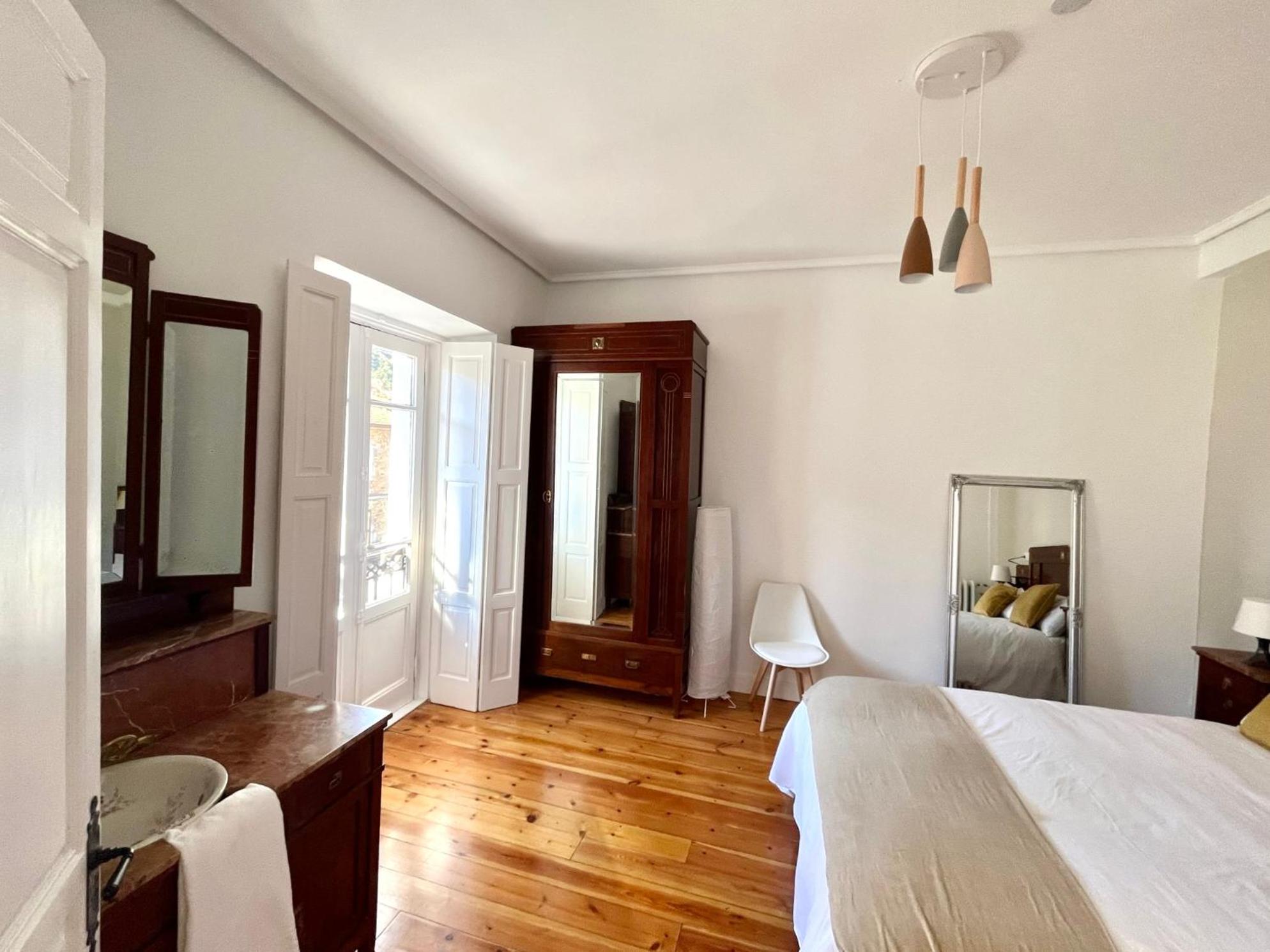 Casa Vizcaya, Casa rural para grupos de hasta 20 personas en Lanestosa, ideal para reuniones y celebraciones tranquilas