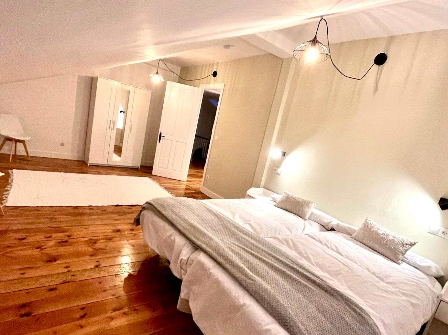 Casa Vizcaya, Casa rural para grupos de hasta 20 personas en Lanestosa, ideal para reuniones y celebraciones tranquilas