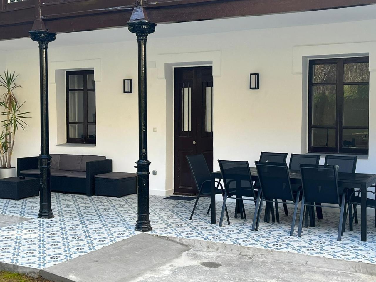 Casa Vizcaya, Casa rural para grupos de hasta 20 personas en Lanestosa, ideal para reuniones y celebraciones tranquilas