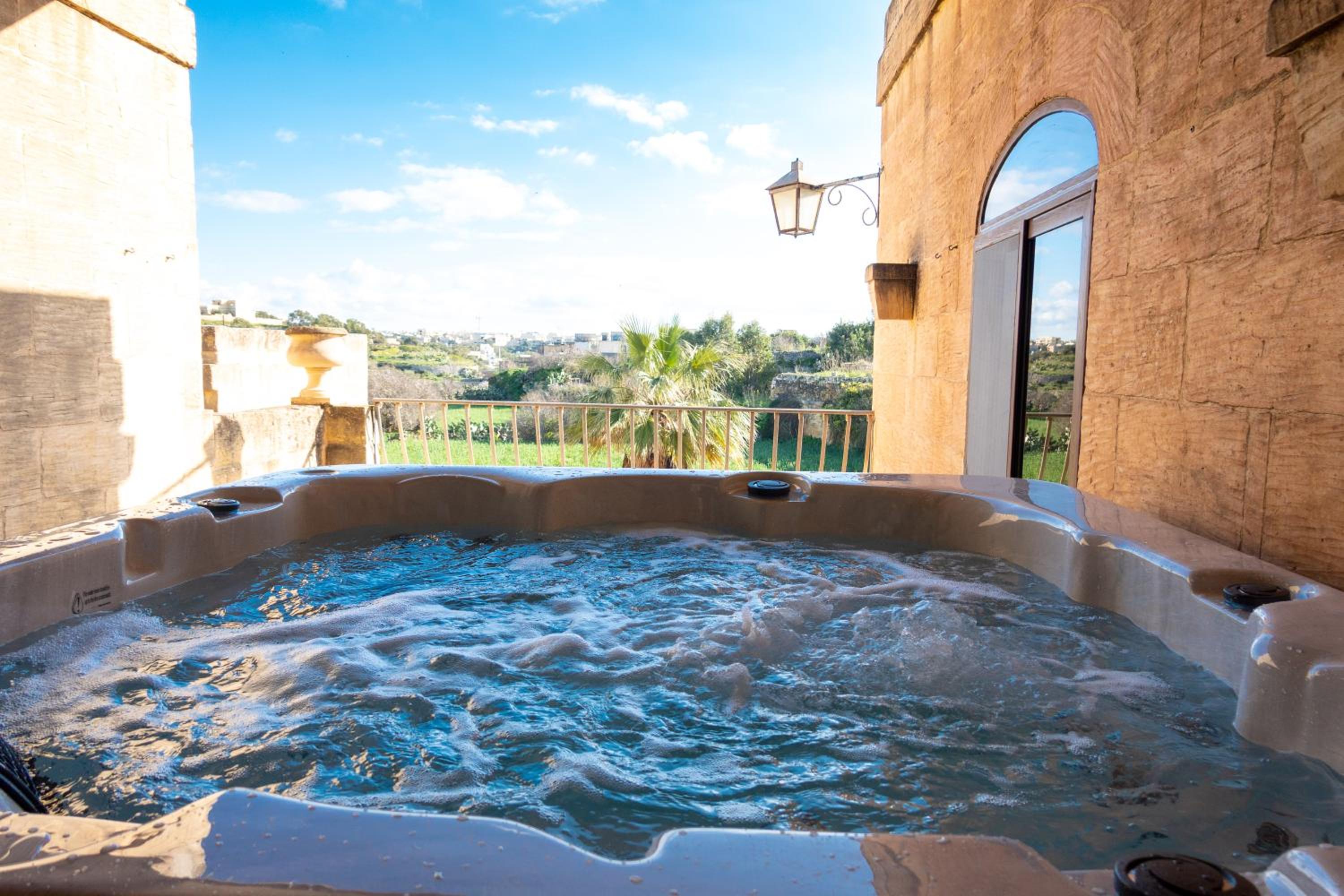 Centre Island Holiday Home with private pool and hot tub view 4