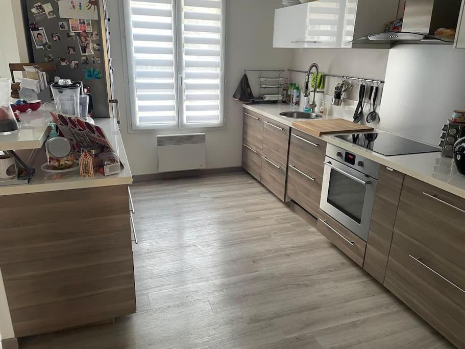 centre Pierrefonds superbe appartement + parking