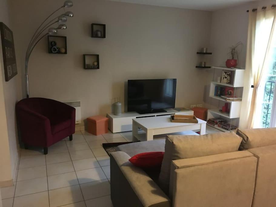 centre Pierrefonds superbe appartement + parking
