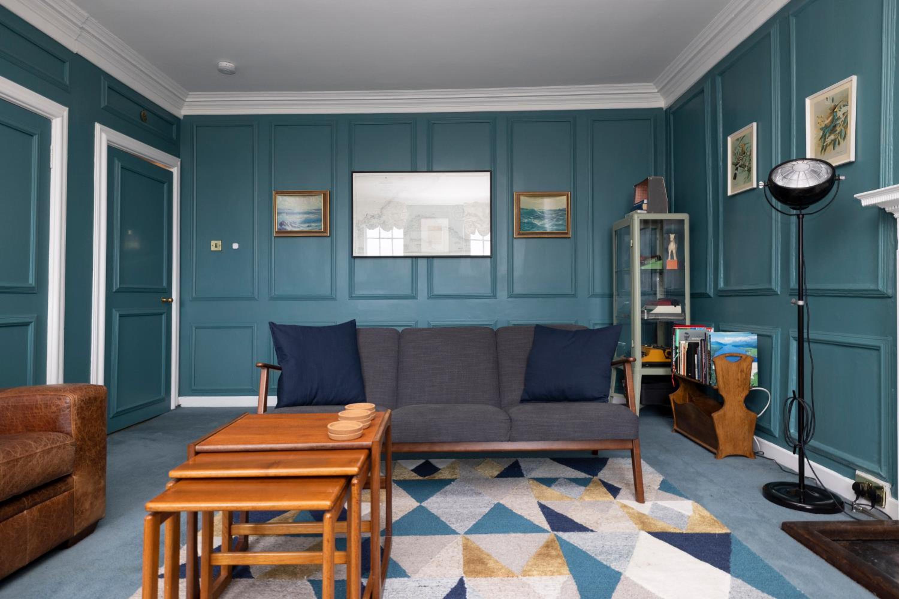 JOIVY Eclectic & Design Led 3BR apt near Edinburgh Castle view 3