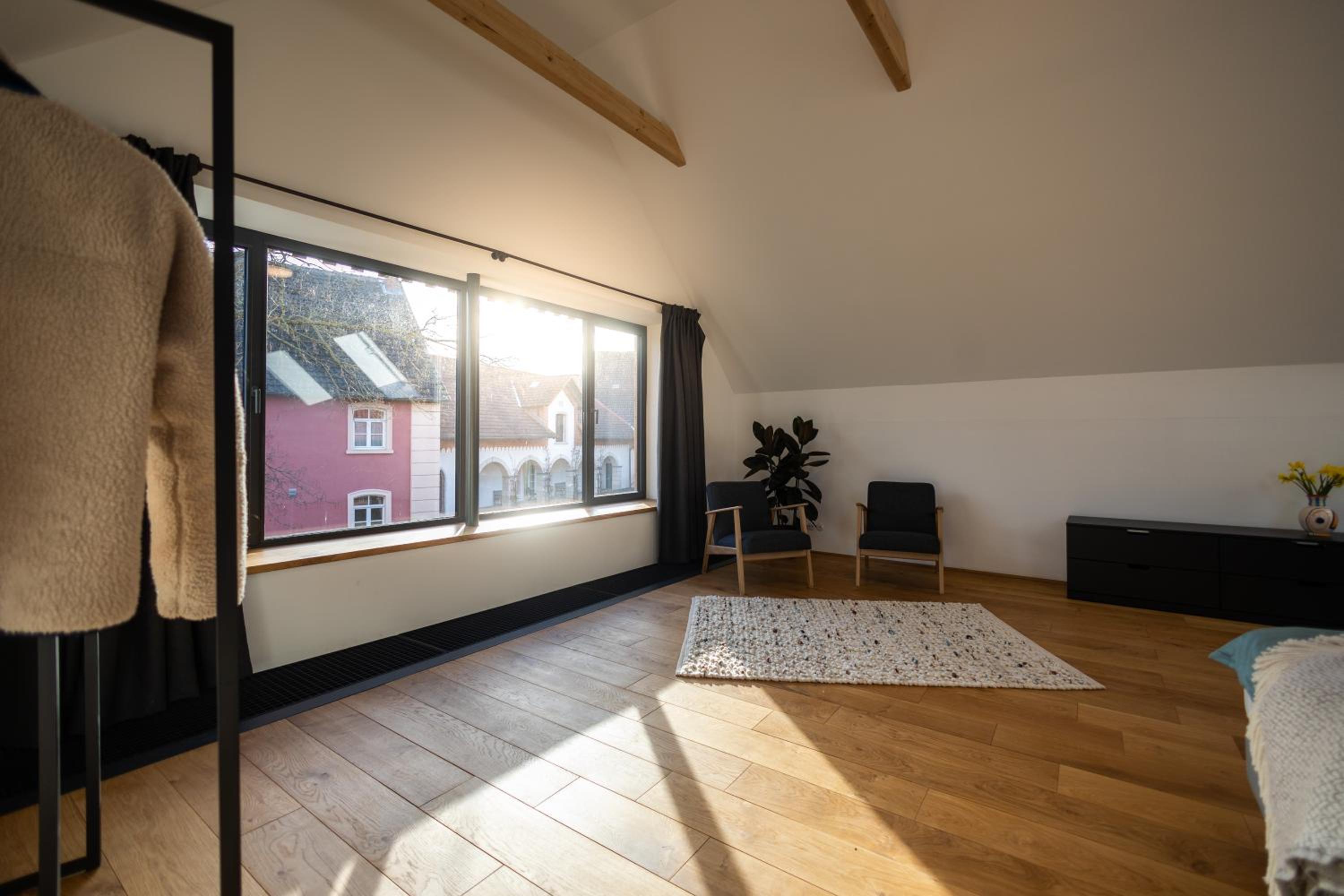 Modernes Ferien- und Messezimmer in idyllischer Lage