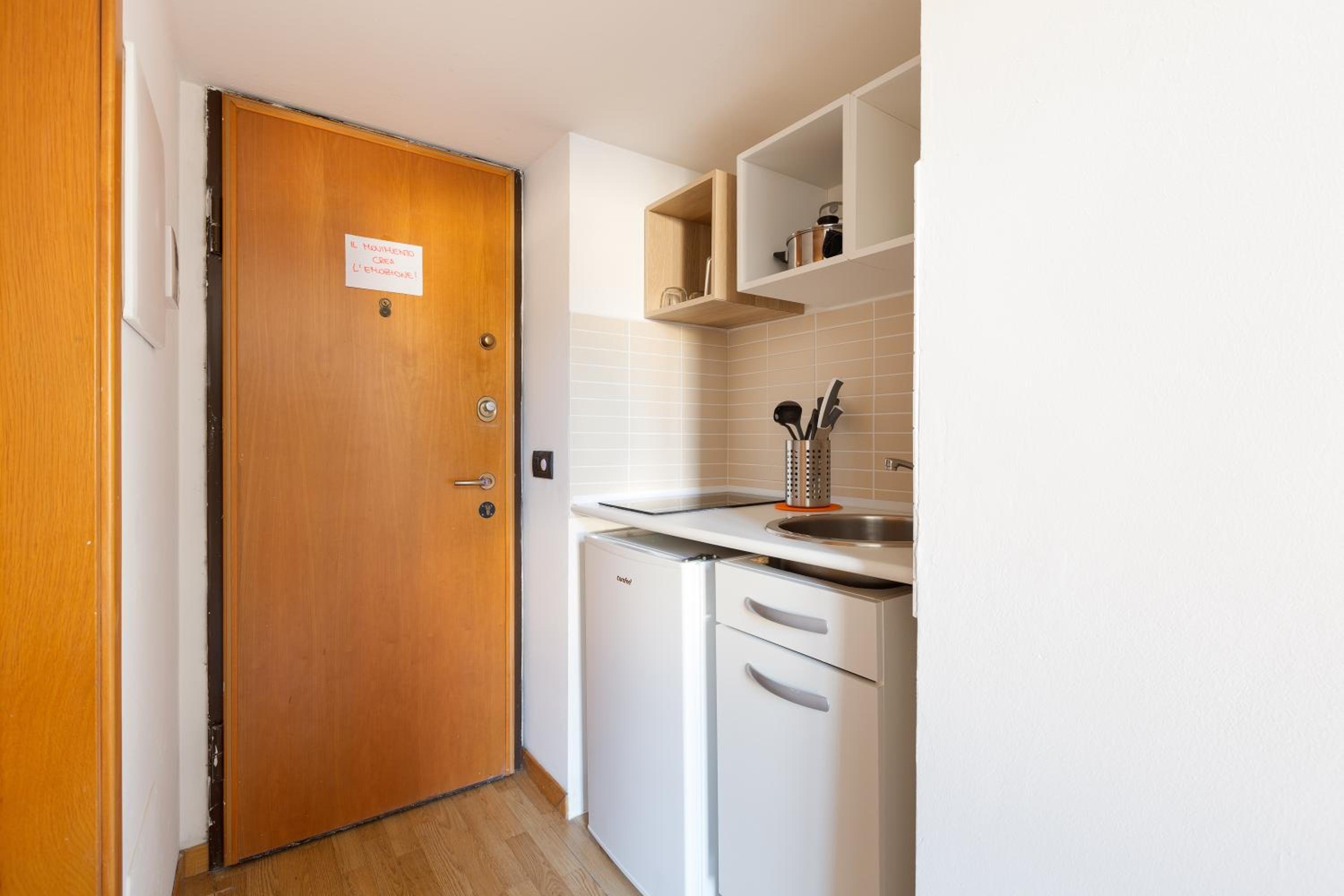 GuestHost - Central Studio APTS Milano-Corso Magenta