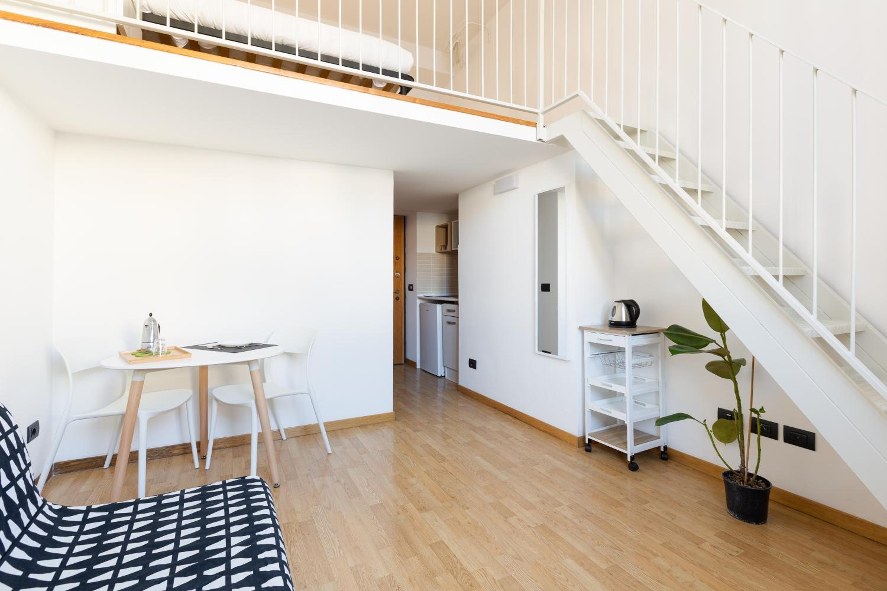 GuestHost - Central Studio APTS Milano-Corso Magenta