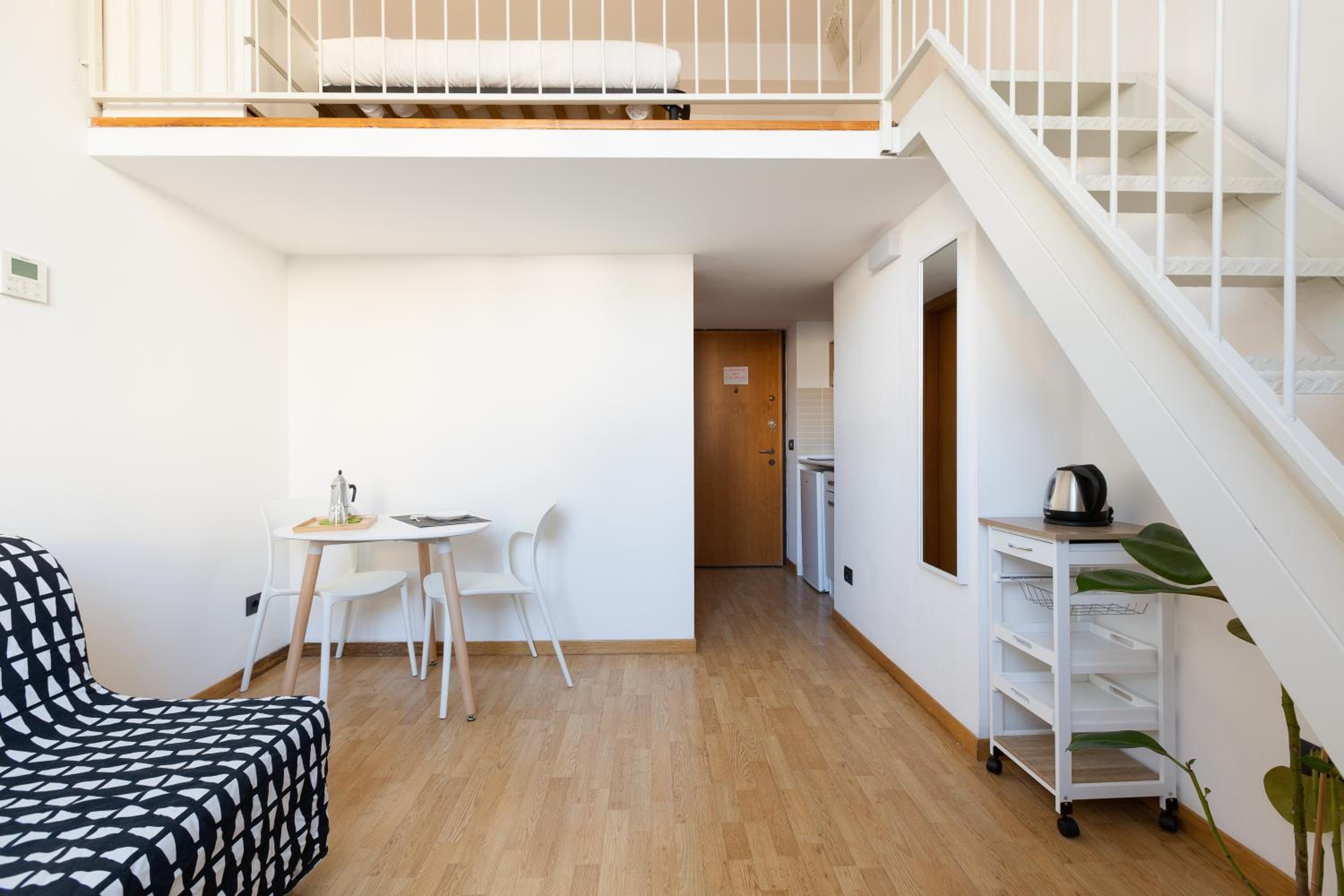 GuestHost - Central Studio APTS Milano-Corso Magenta