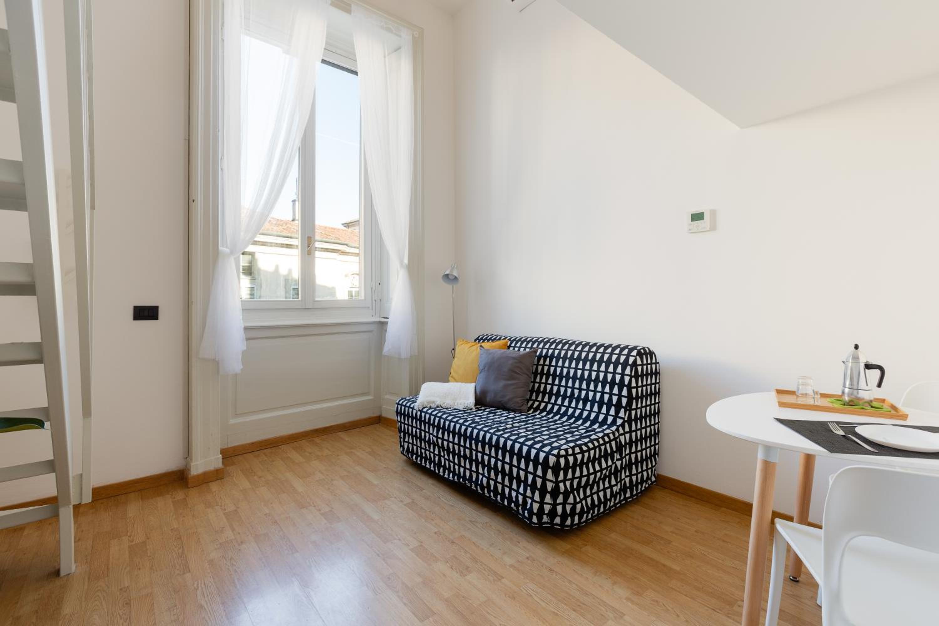 GuestHost - Central Studio APTS Milano-Corso Magenta