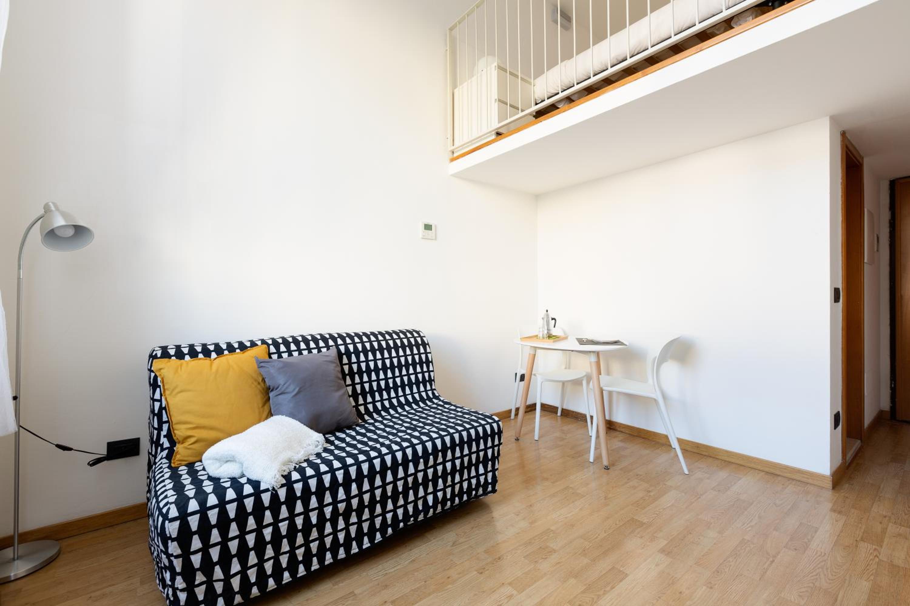 GuestHost - Central Studio APTS Milano-Corso Magenta