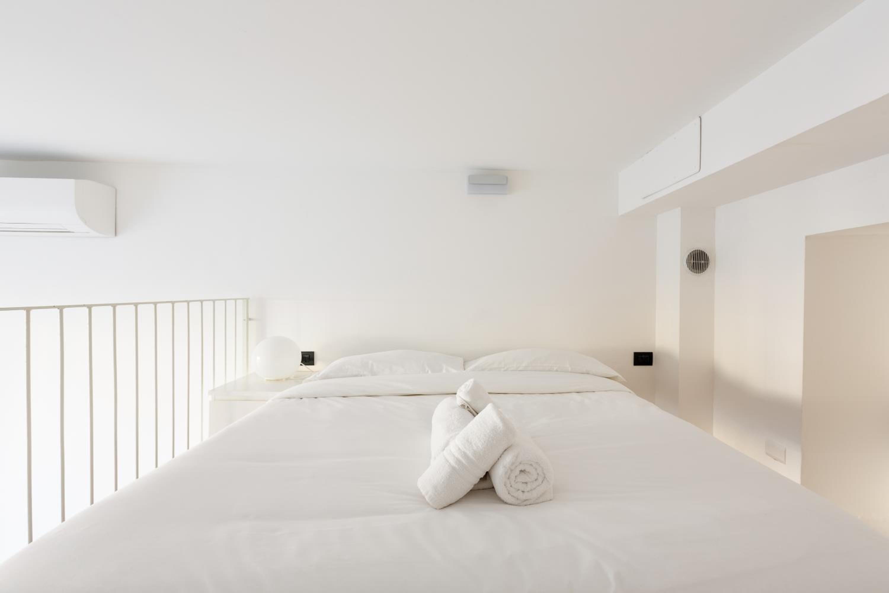 GuestHost - Central Studio APTS Milano-Corso Magenta