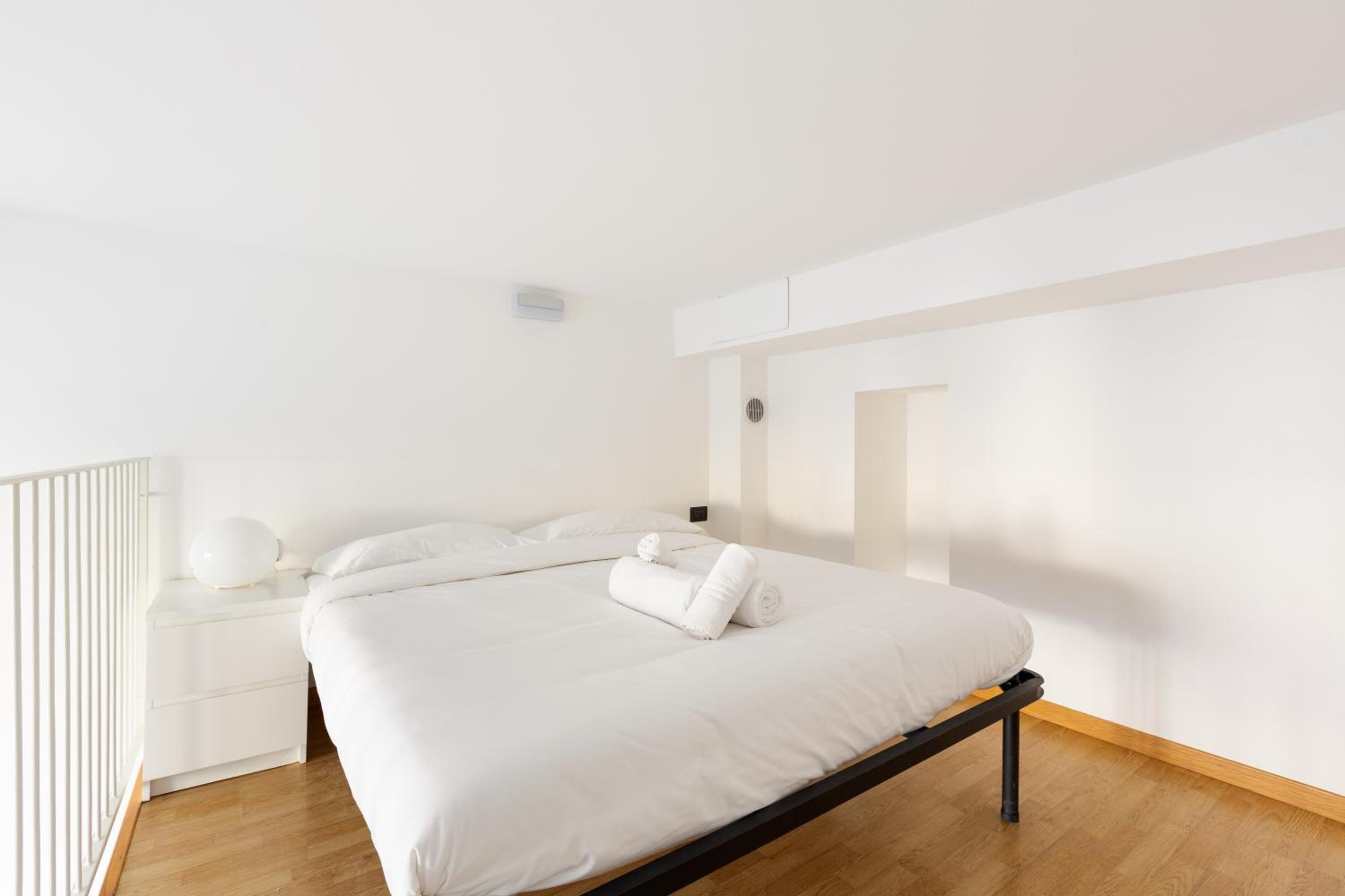 GuestHost - Central Studio APTS Milano-Corso Magenta
