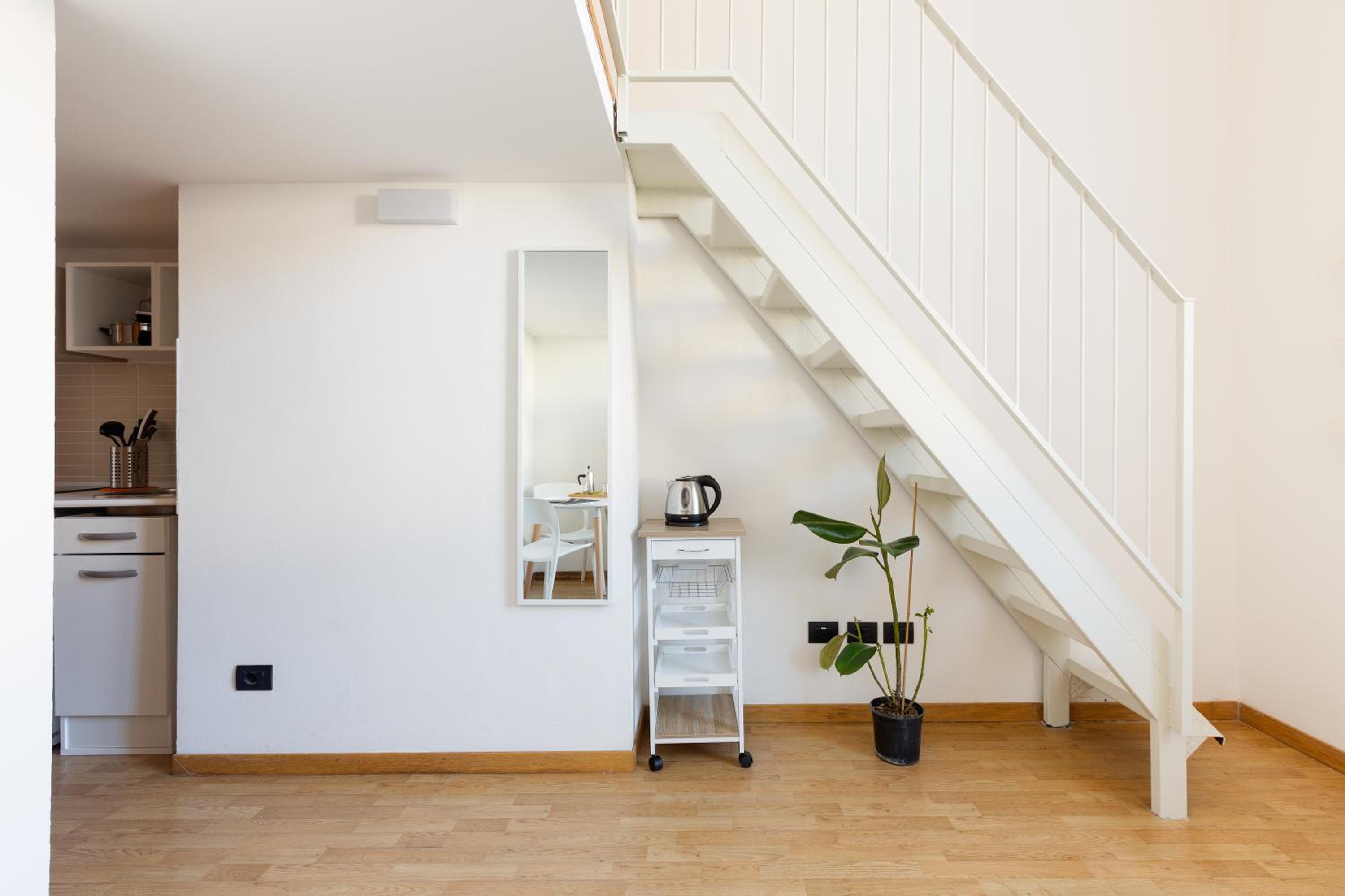 GuestHost - Central Studio APTS Milano-Corso Magenta
