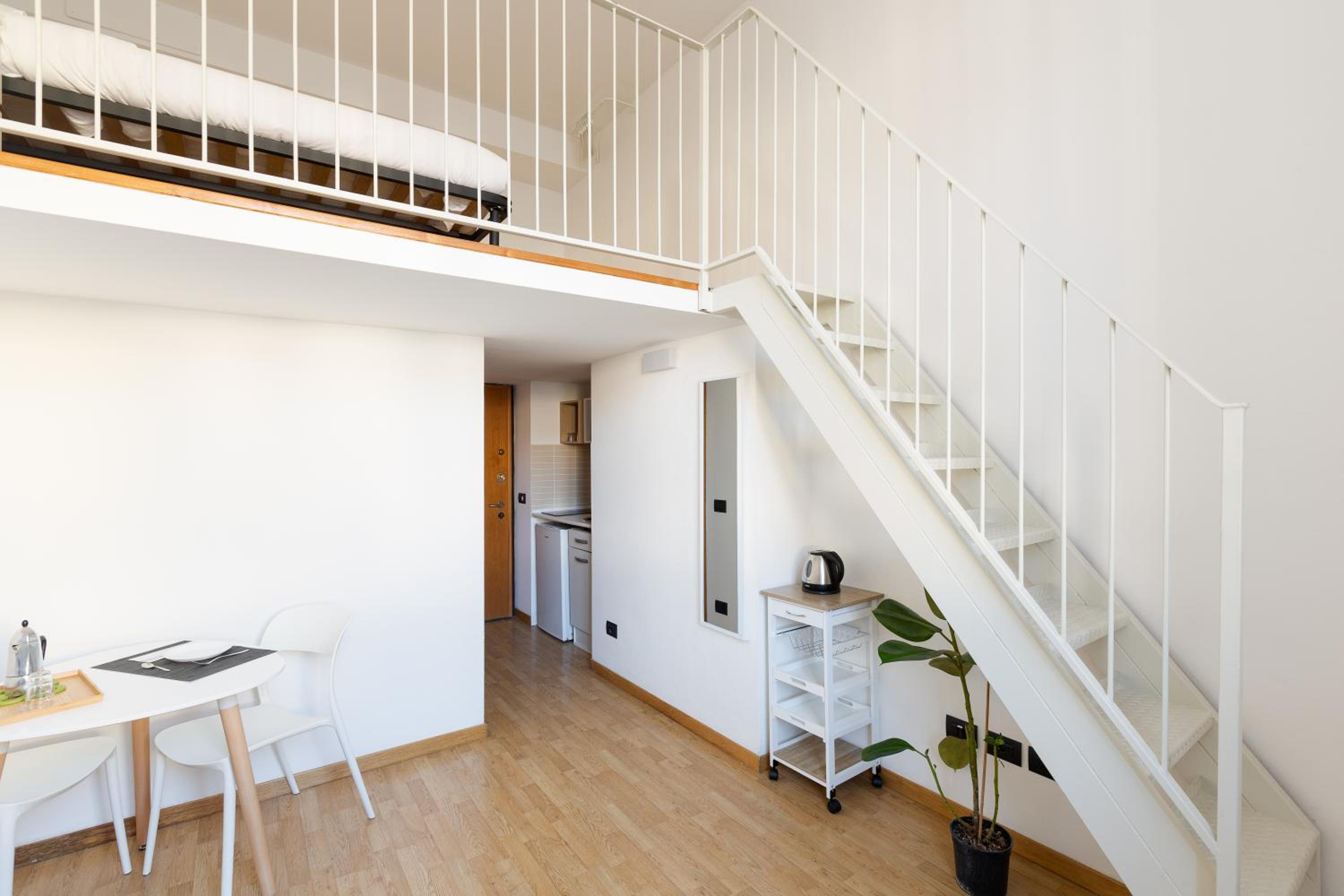 GuestHost - Central Studio APTS Milano-Corso Magenta