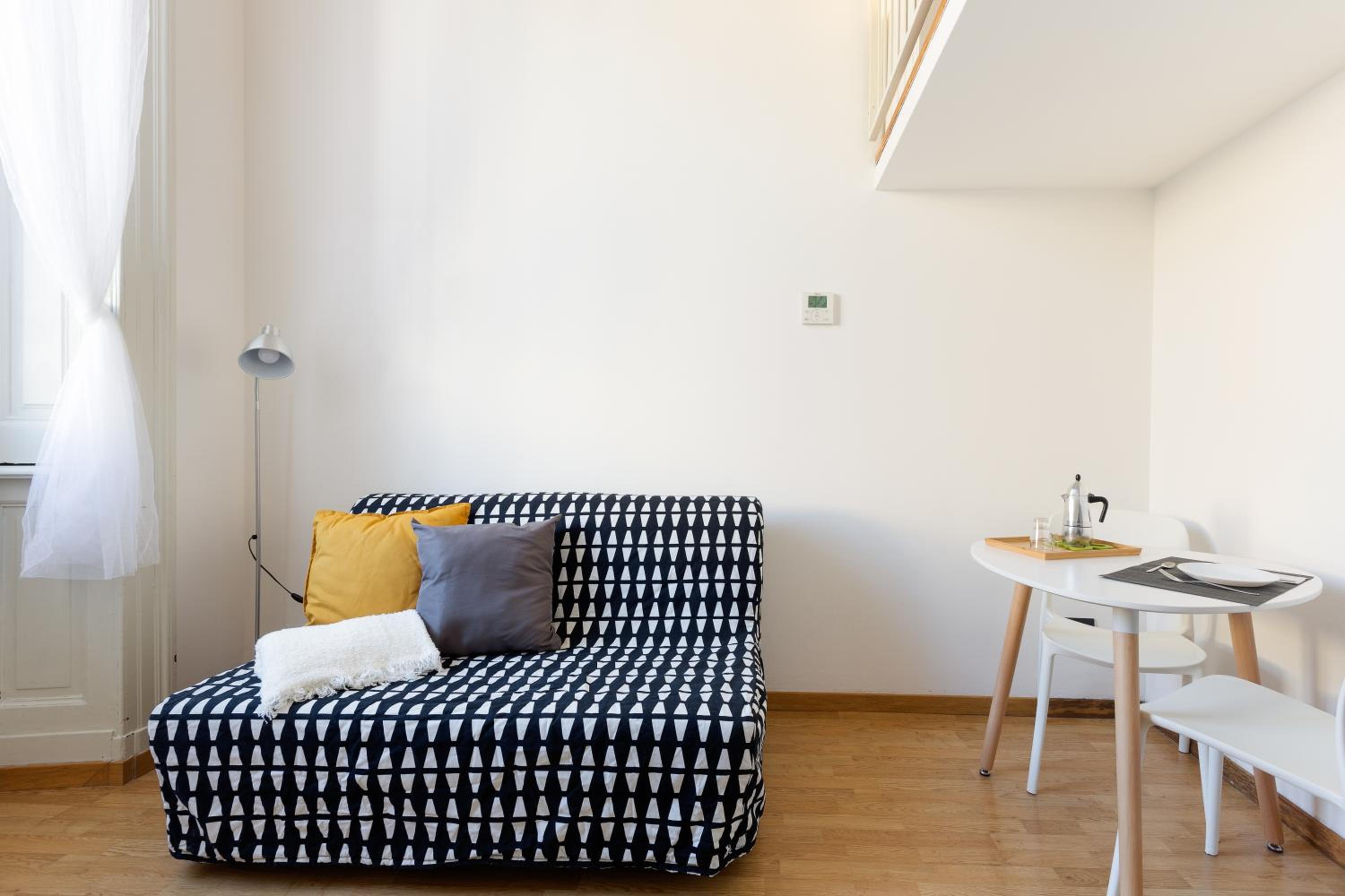 GuestHost - Central Studio APTS Milano-Corso Magenta