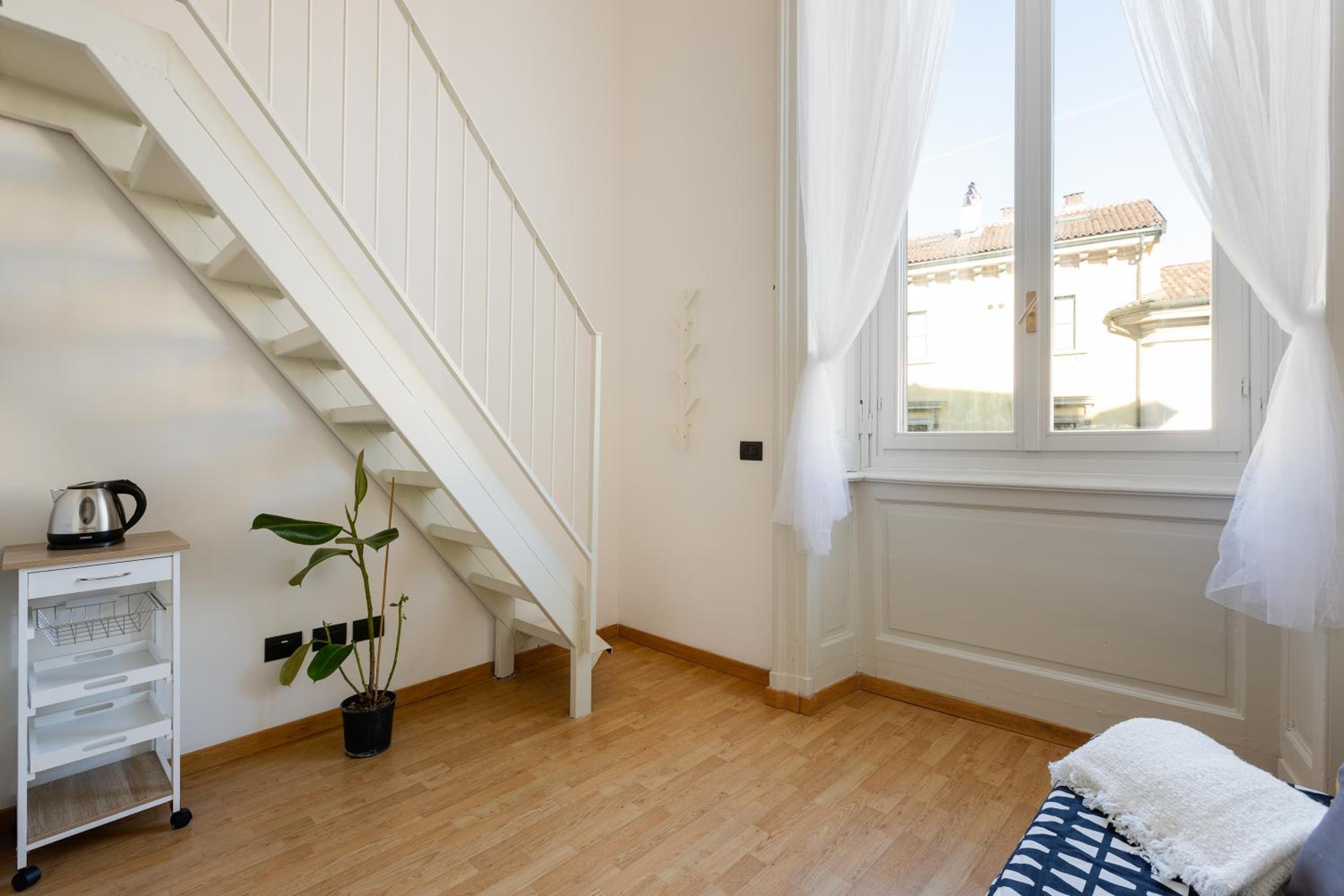 GuestHost - Central Studio APTS Milano-Corso Magenta