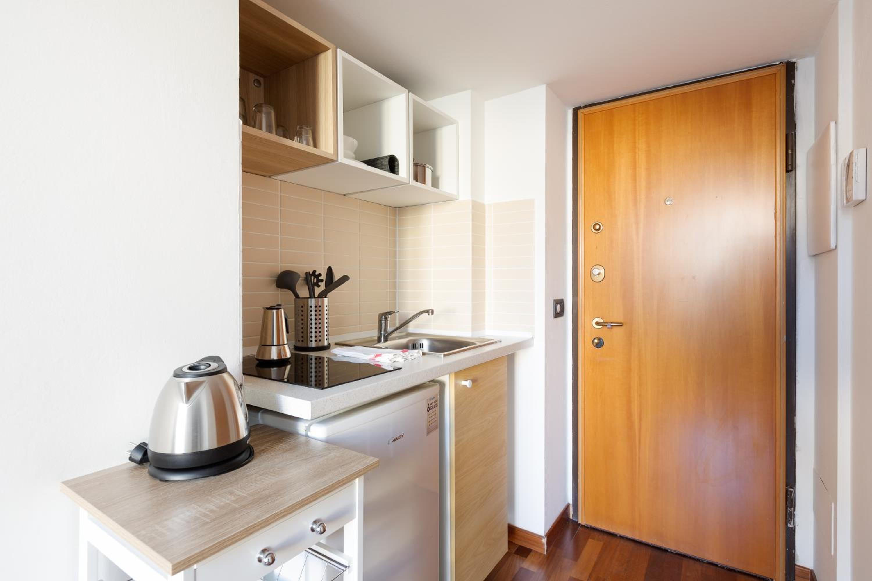 GuestHost - Central Studio APTS Milano-Corso Magenta