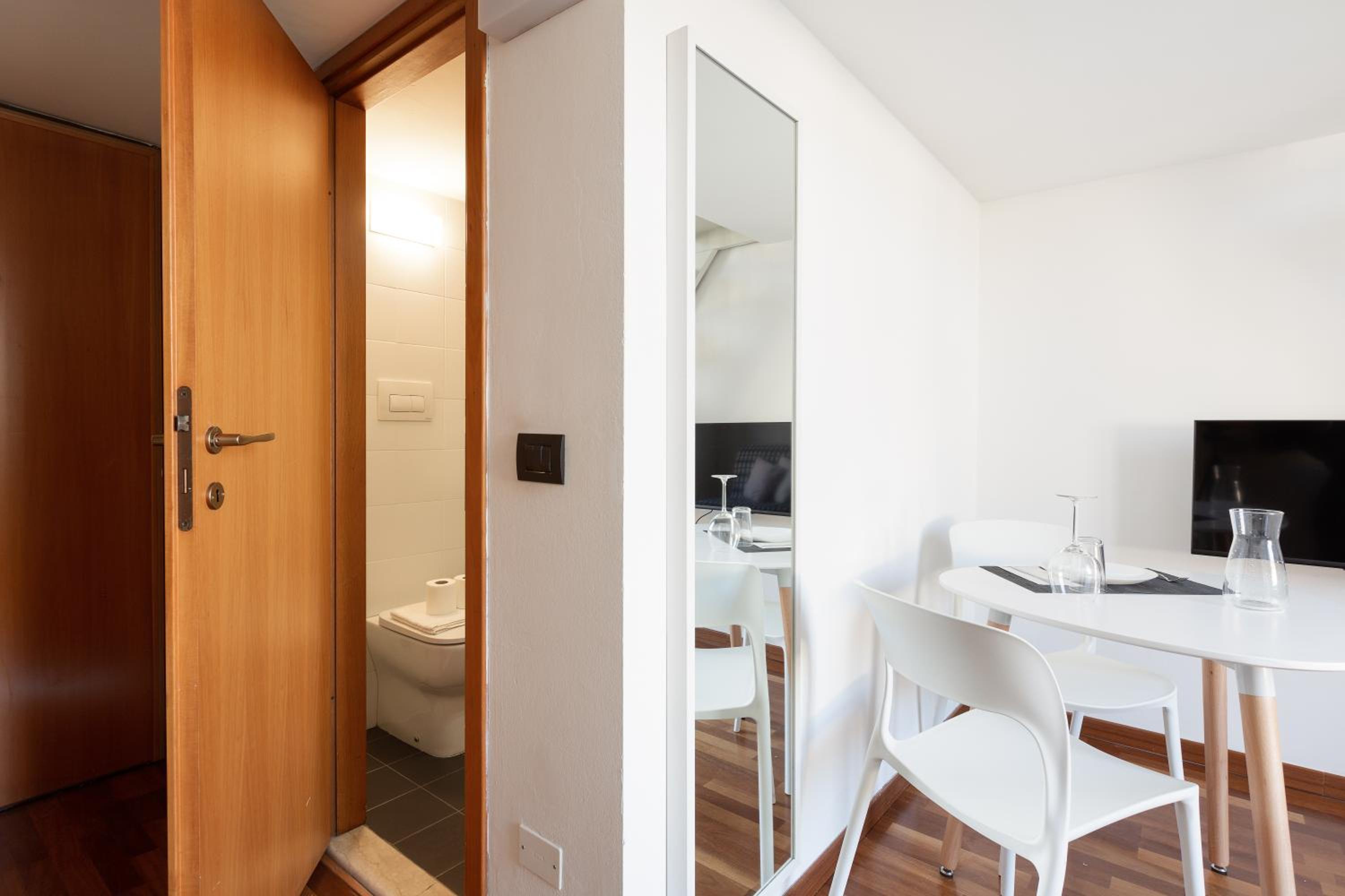GuestHost - Central Studio APTS Milano-Corso Magenta