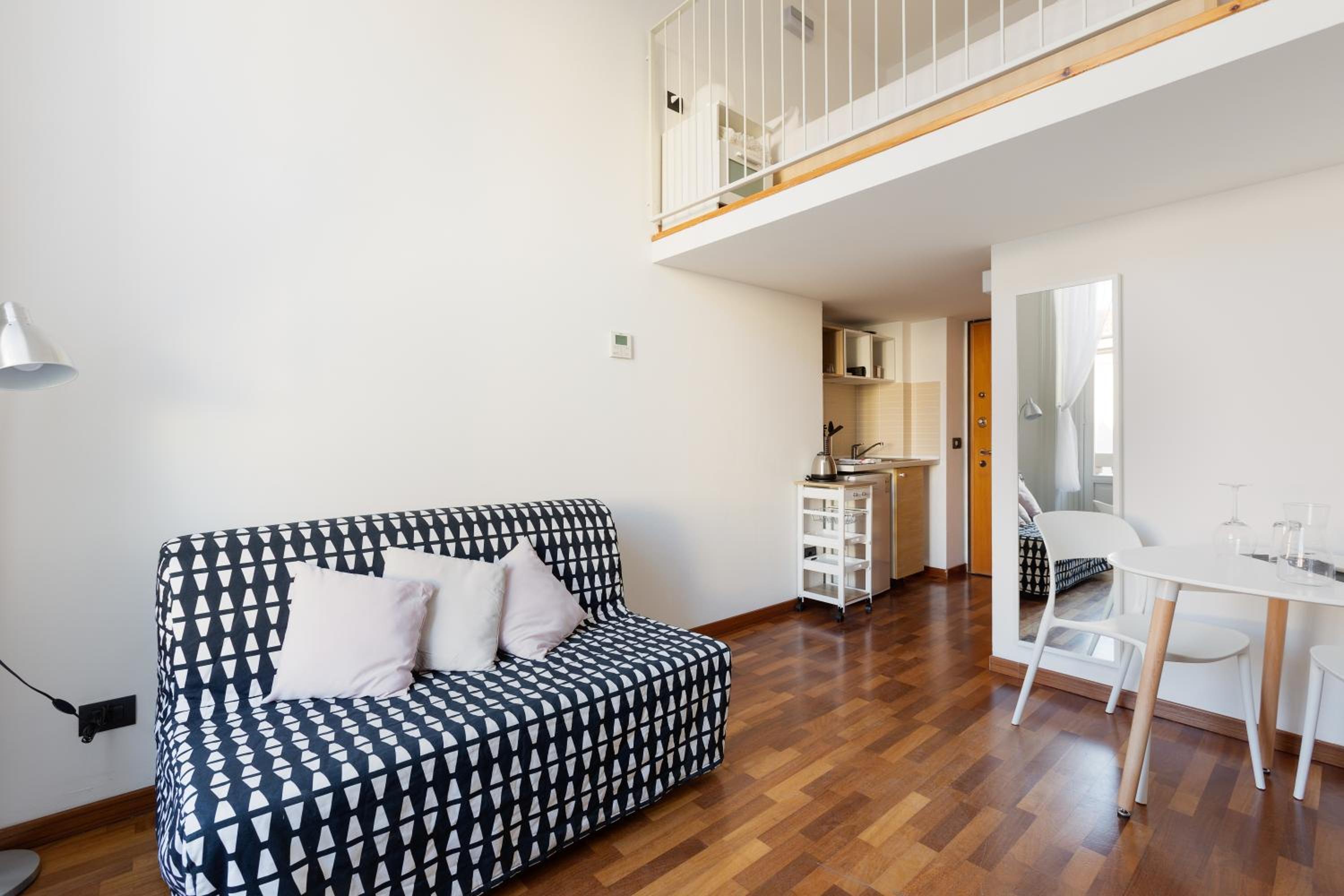 GuestHost - Central Studio APTS Milano-Corso Magenta