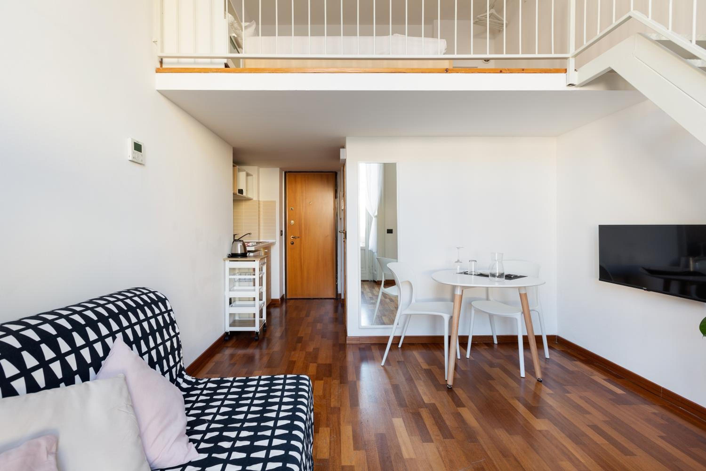 GuestHost - Central Studio APTS Milano-Corso Magenta