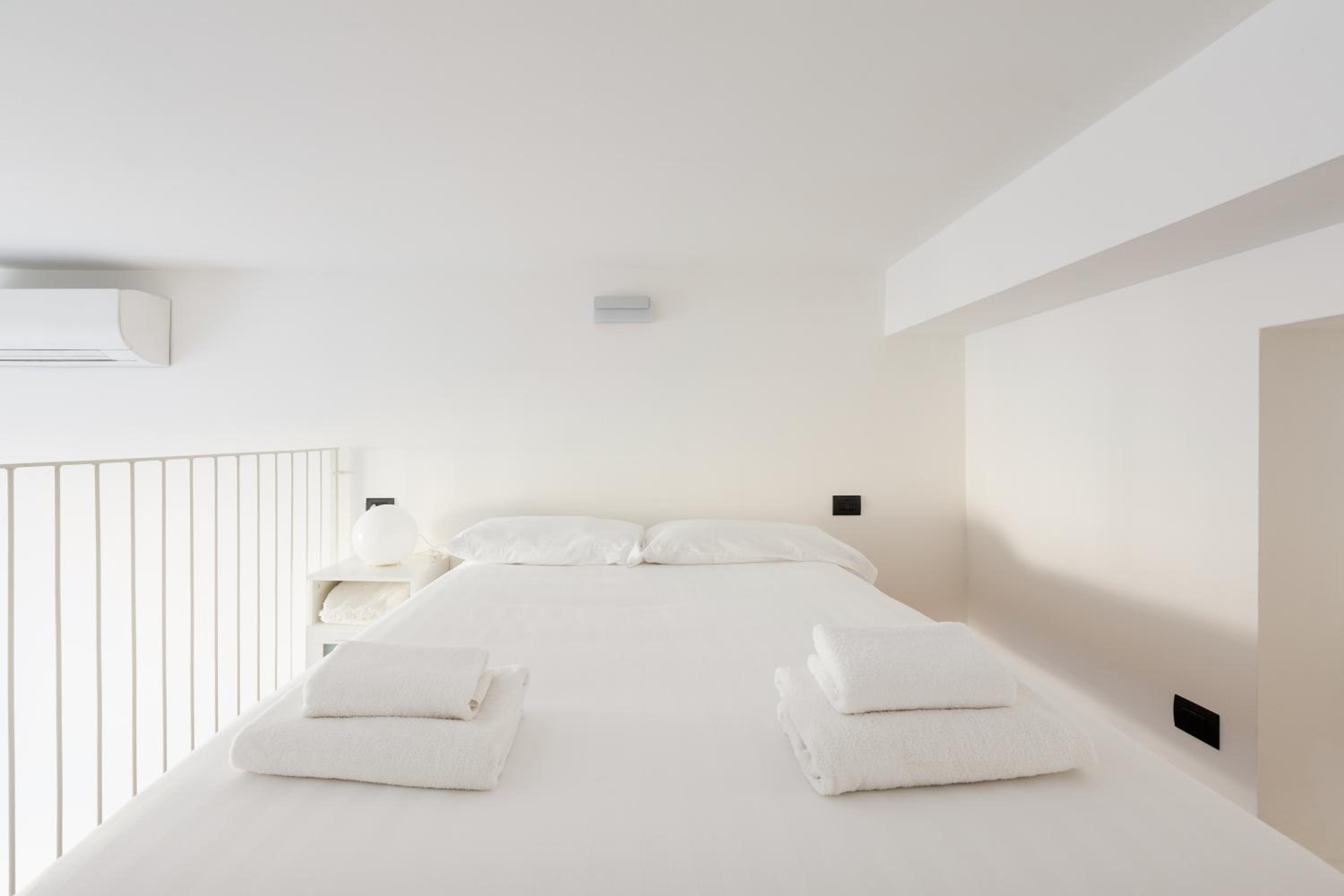 GuestHost - Central Studio APTS Milano-Corso Magenta