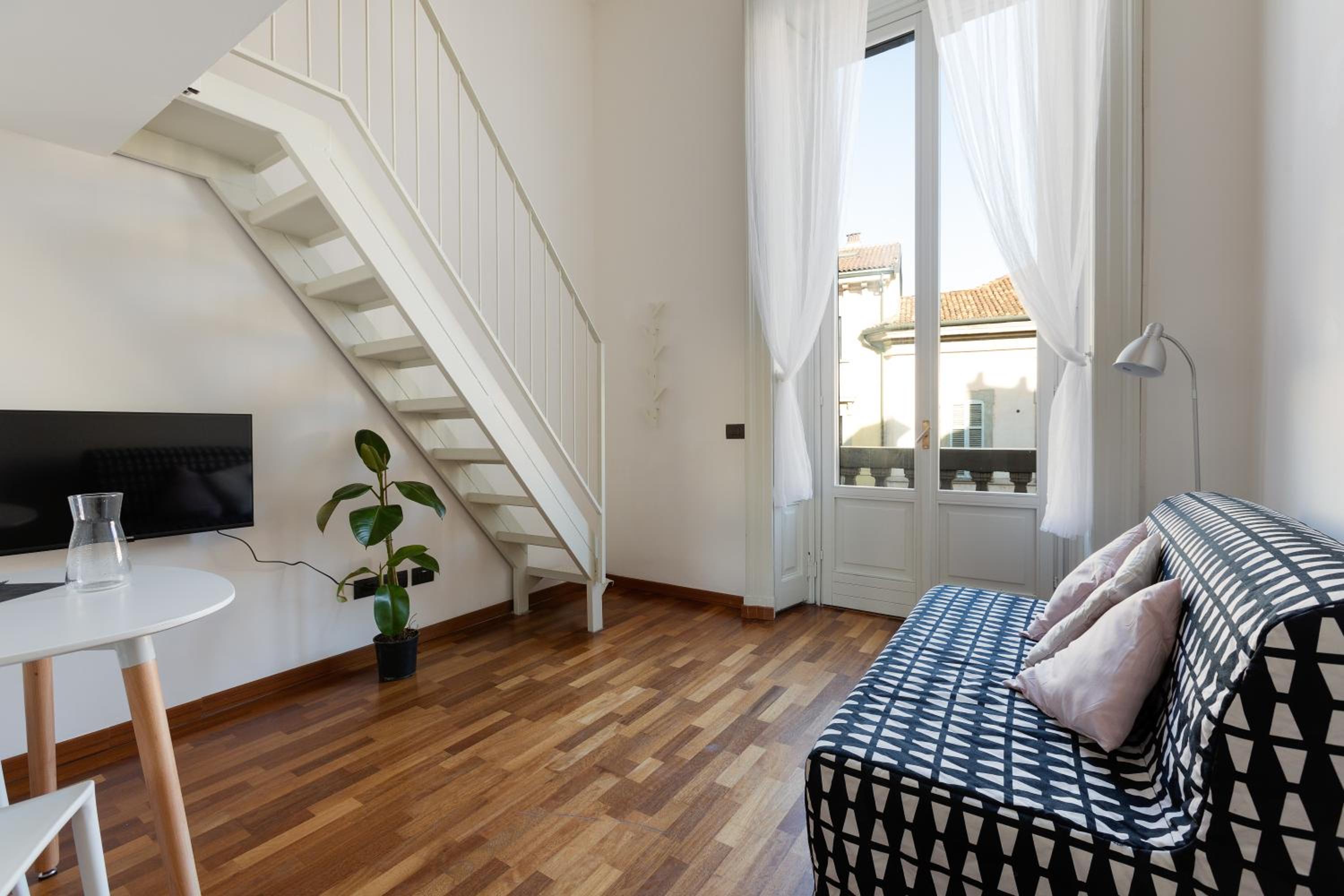 GuestHost - Central Studio APTS Milano-Corso Magenta