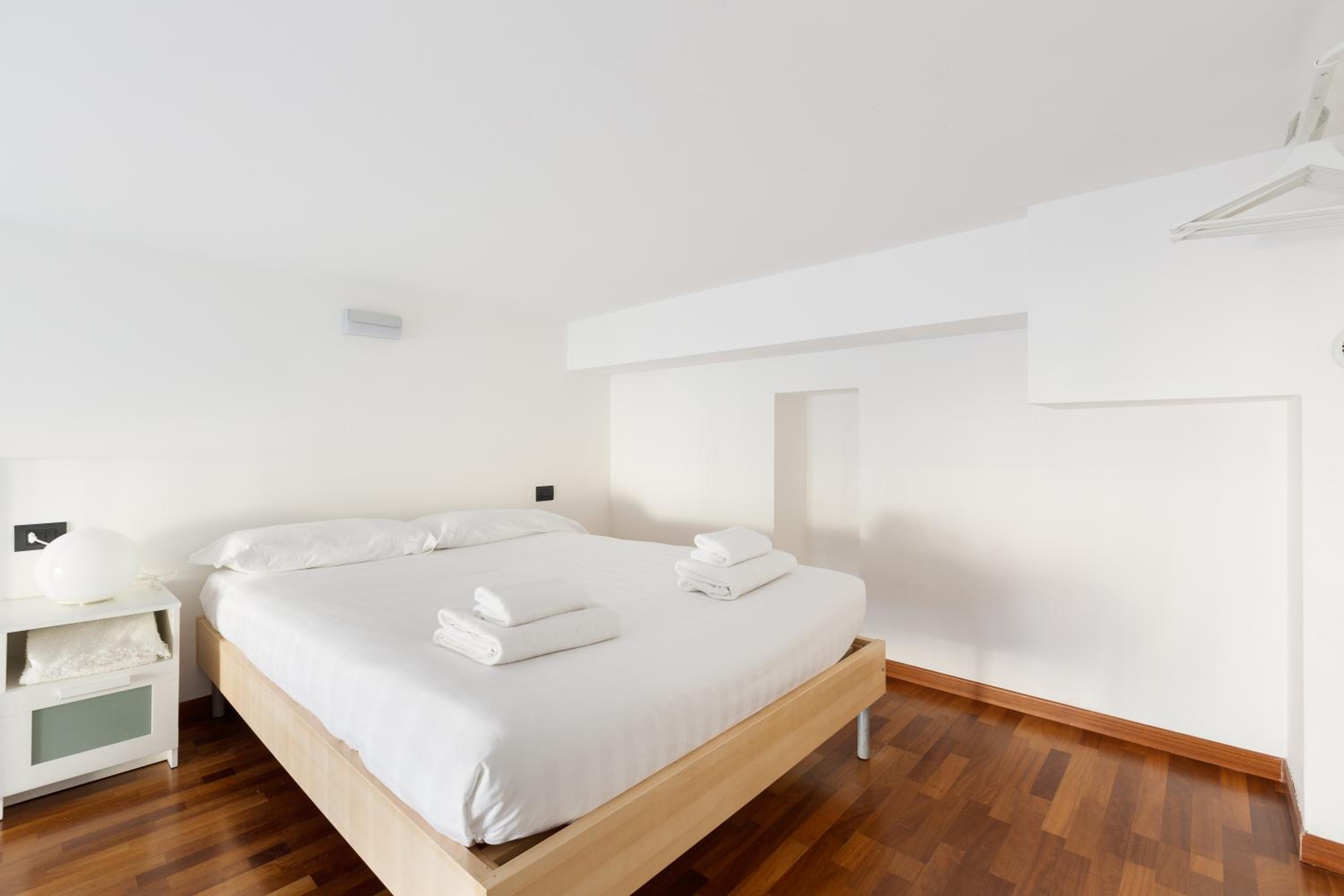 GuestHost - Central Studio APTS Milano-Corso Magenta