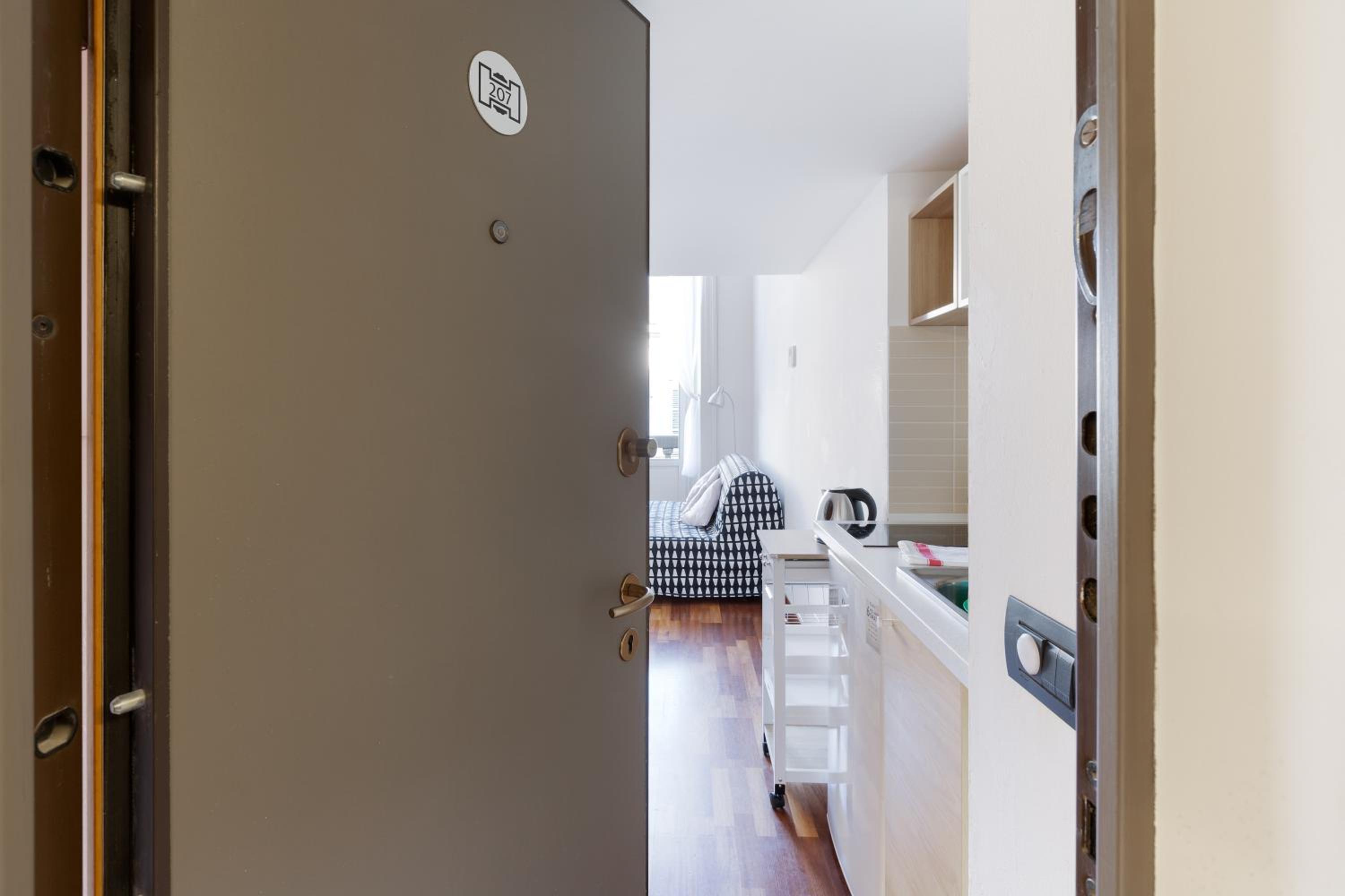 GuestHost - Central Studio APTS Milano-Corso Magenta